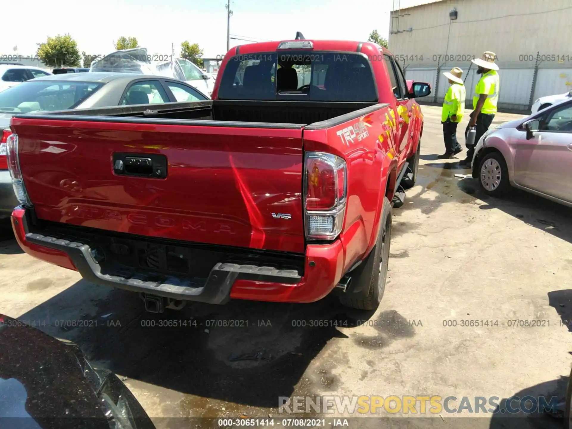 4 Photograph of a damaged car 3TMDZ5BN8LM091677 TOYOTA TACOMA 4WD 2020