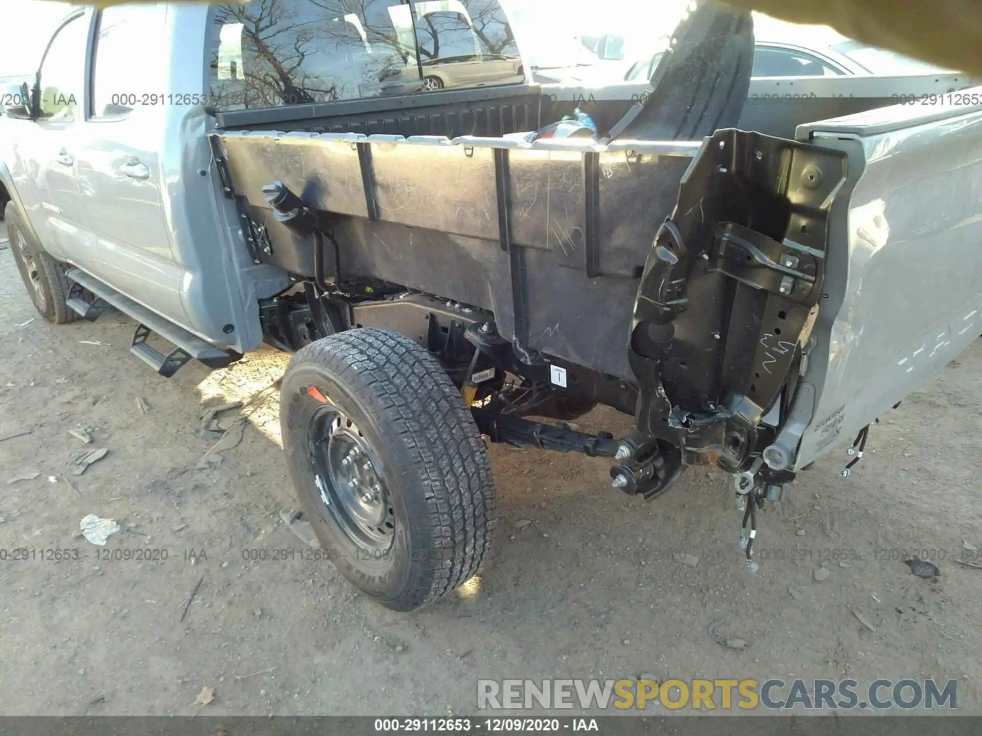 6 Photograph of a damaged car 3TMDZ5BN9LM095947 TOYOTA TACOMA 4WD 2020