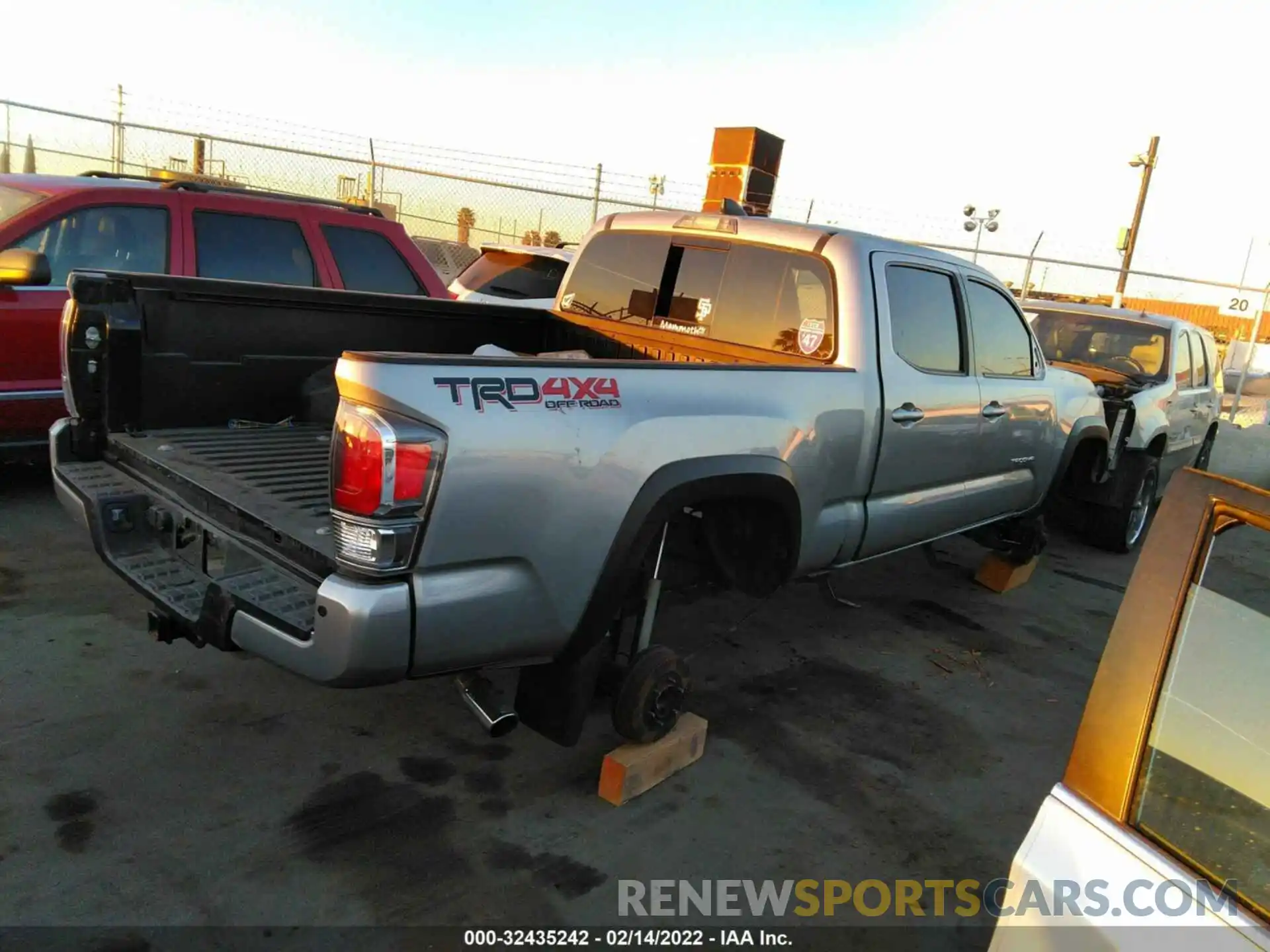 4 Photograph of a damaged car 3TMDZ5BNXLM088988 TOYOTA TACOMA 4WD 2020