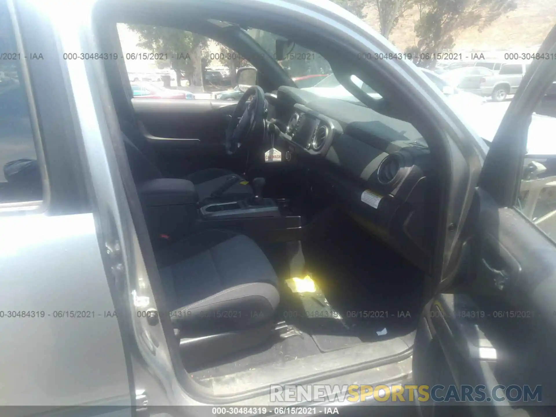 5 Photograph of a damaged car 3TMDZ5BNXLM098484 TOYOTA TACOMA 4WD 2020