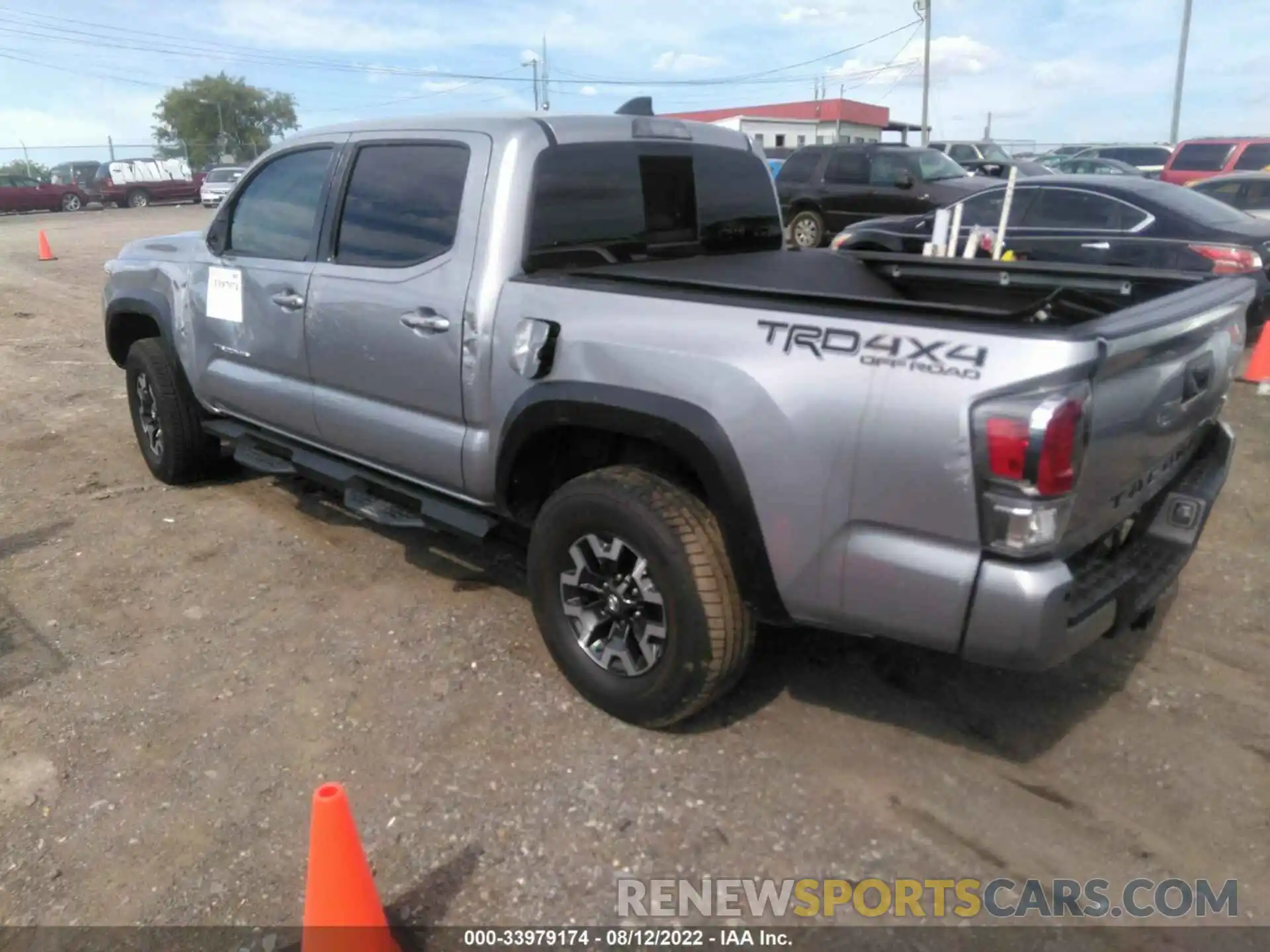 3 Фотография поврежденного автомобиля 3TYCZ5AN2LT003806 TOYOTA TACOMA 4WD 2020