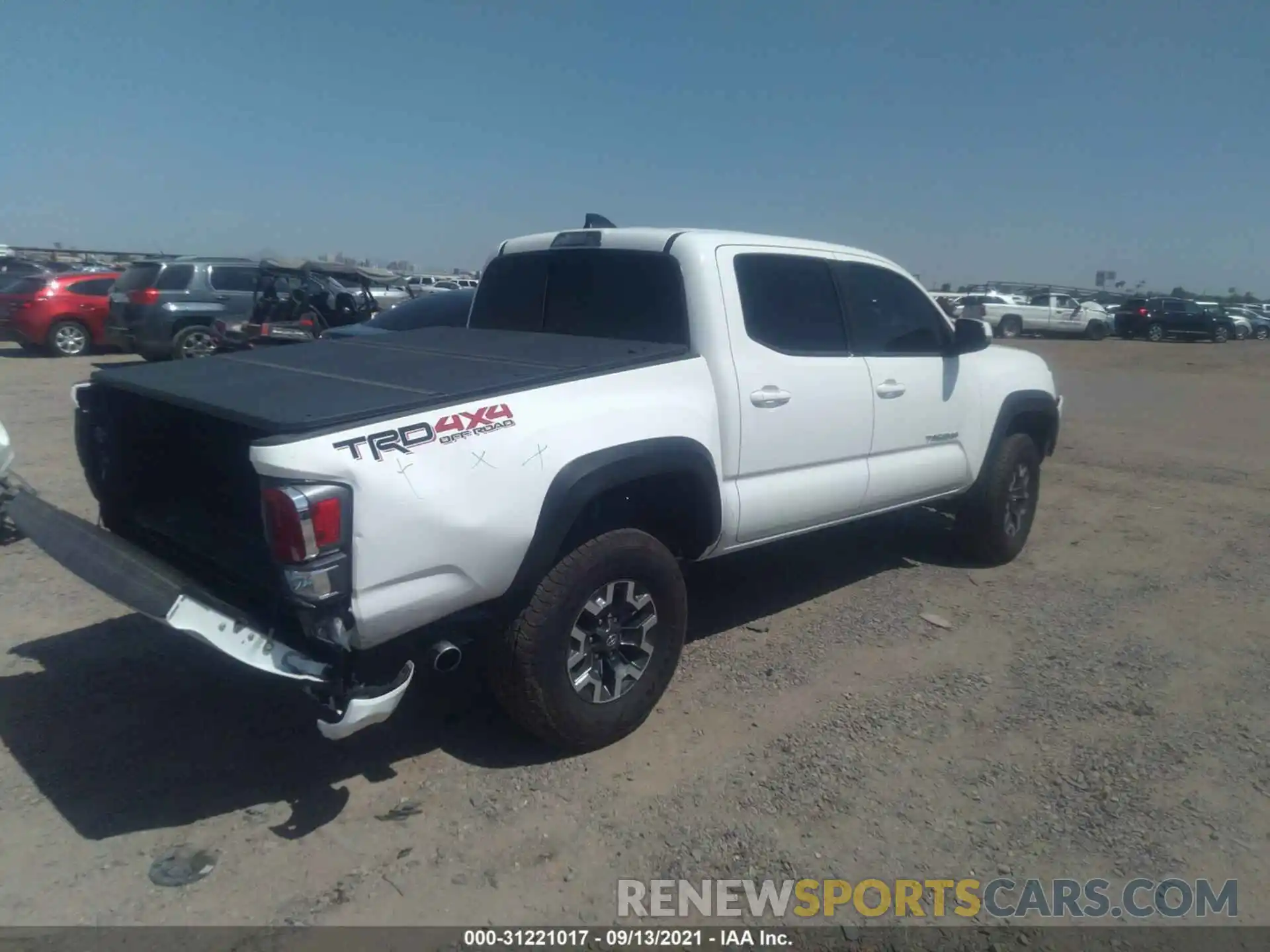 4 Фотография поврежденного автомобиля 3TYCZ5AN5LT007316 TOYOTA TACOMA 4WD 2020