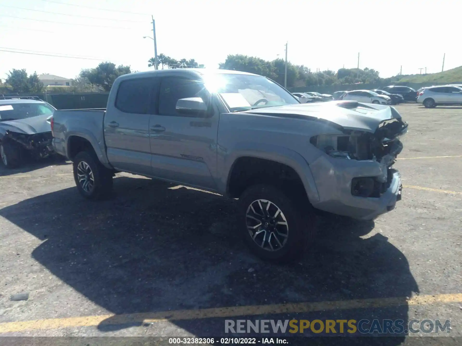 1 Photograph of a damaged car 3TYCZ5AN6LT003016 TOYOTA TACOMA 4WD 2020