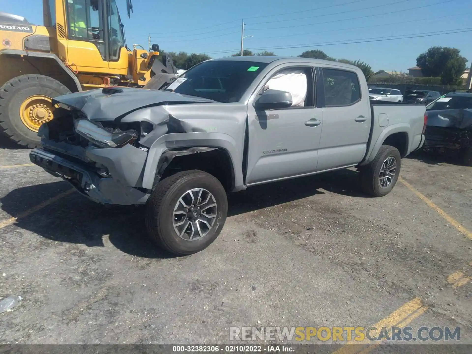 2 Photograph of a damaged car 3TYCZ5AN6LT003016 TOYOTA TACOMA 4WD 2020