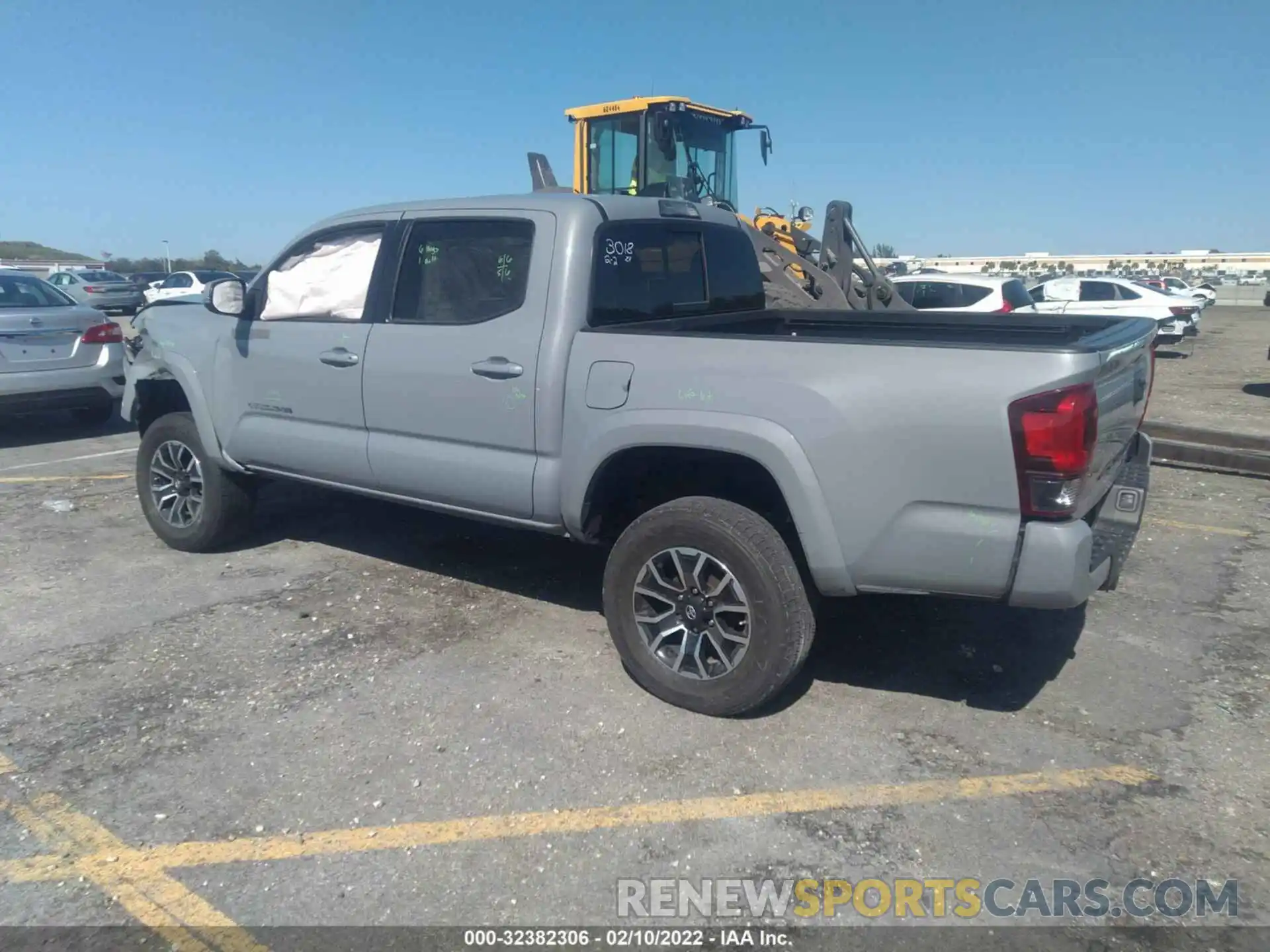 3 Photograph of a damaged car 3TYCZ5AN6LT003016 TOYOTA TACOMA 4WD 2020