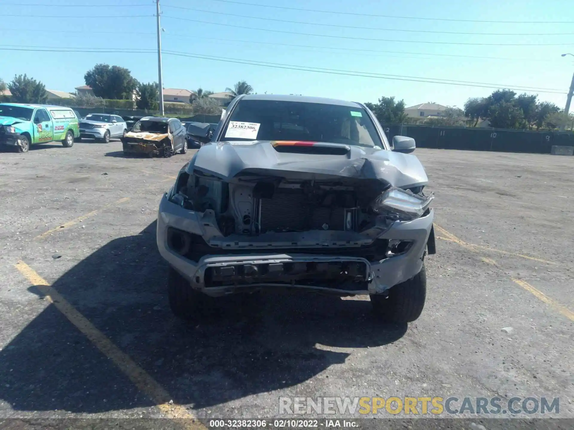 6 Photograph of a damaged car 3TYCZ5AN6LT003016 TOYOTA TACOMA 4WD 2020