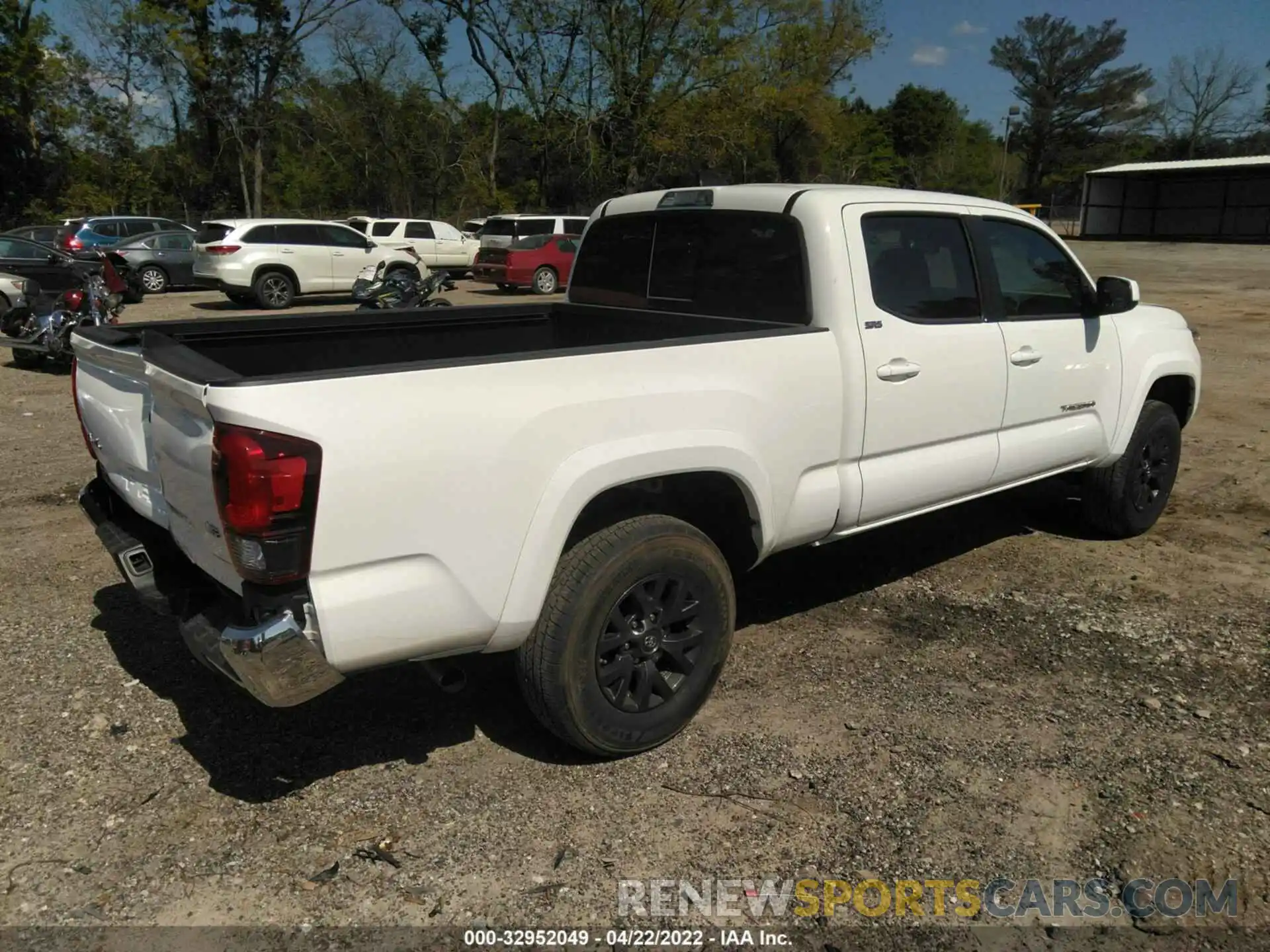 4 Photograph of a damaged car 3TYDZ5BN7LT000192 TOYOTA TACOMA 4WD 2020