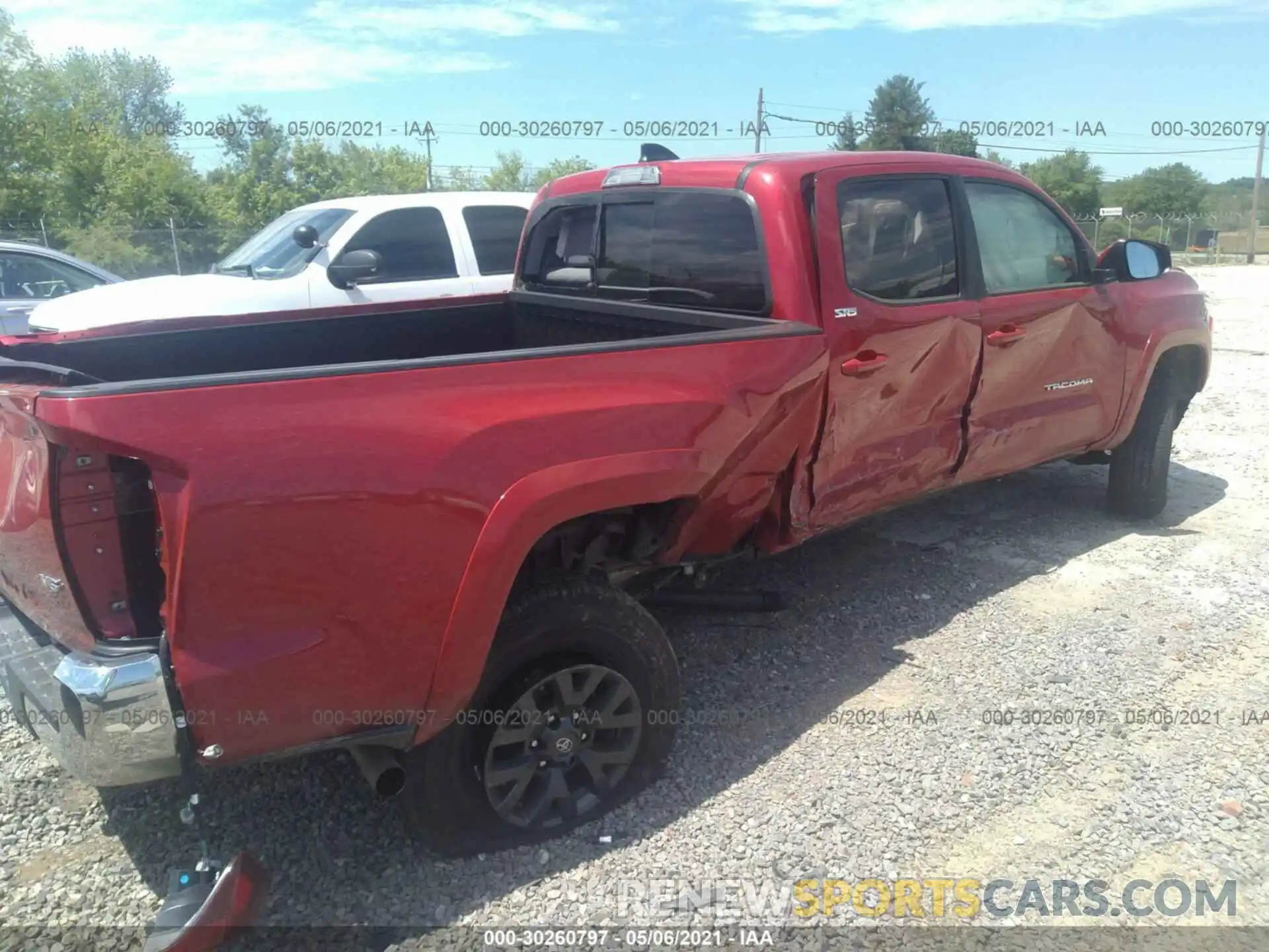 4 Photograph of a damaged car 3TYDZ5BN9LT000159 TOYOTA TACOMA 4WD 2020