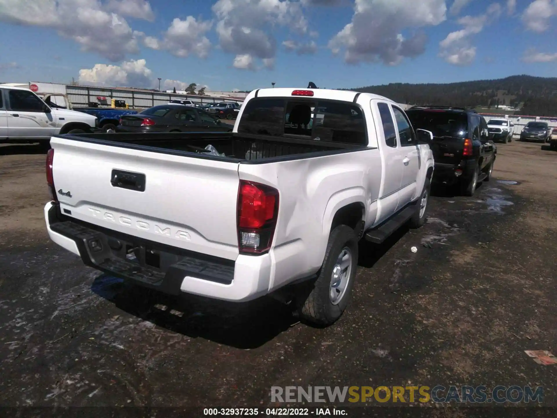 4 Photograph of a damaged car 3TYSX5EN2LT001260 TOYOTA TACOMA 4WD 2020