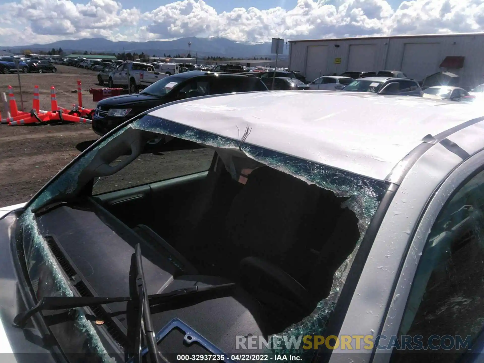 6 Photograph of a damaged car 3TYSX5EN2LT001260 TOYOTA TACOMA 4WD 2020