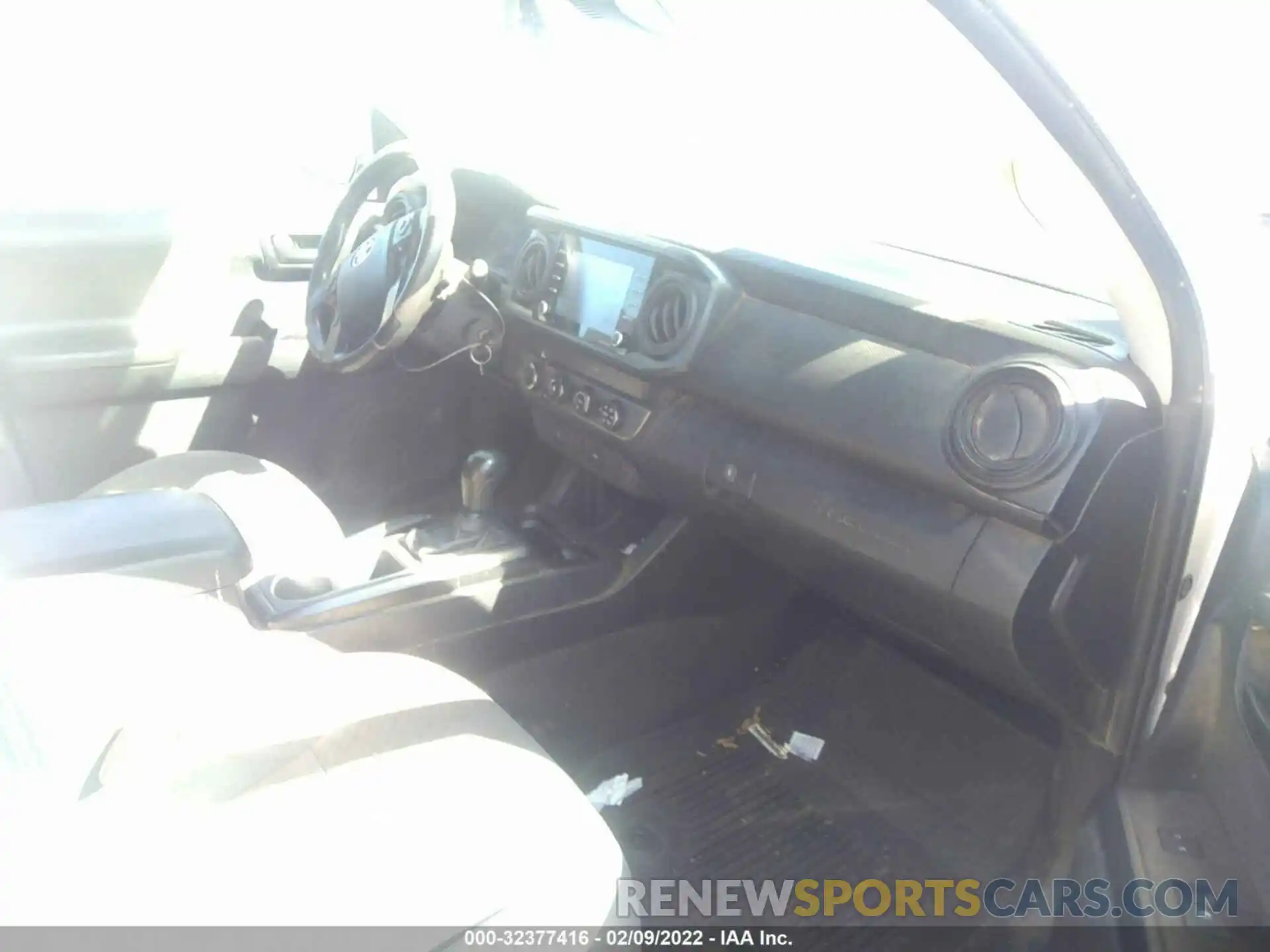 5 Photograph of a damaged car 3TYSX5ENXLT000003 TOYOTA TACOMA 4WD 2020