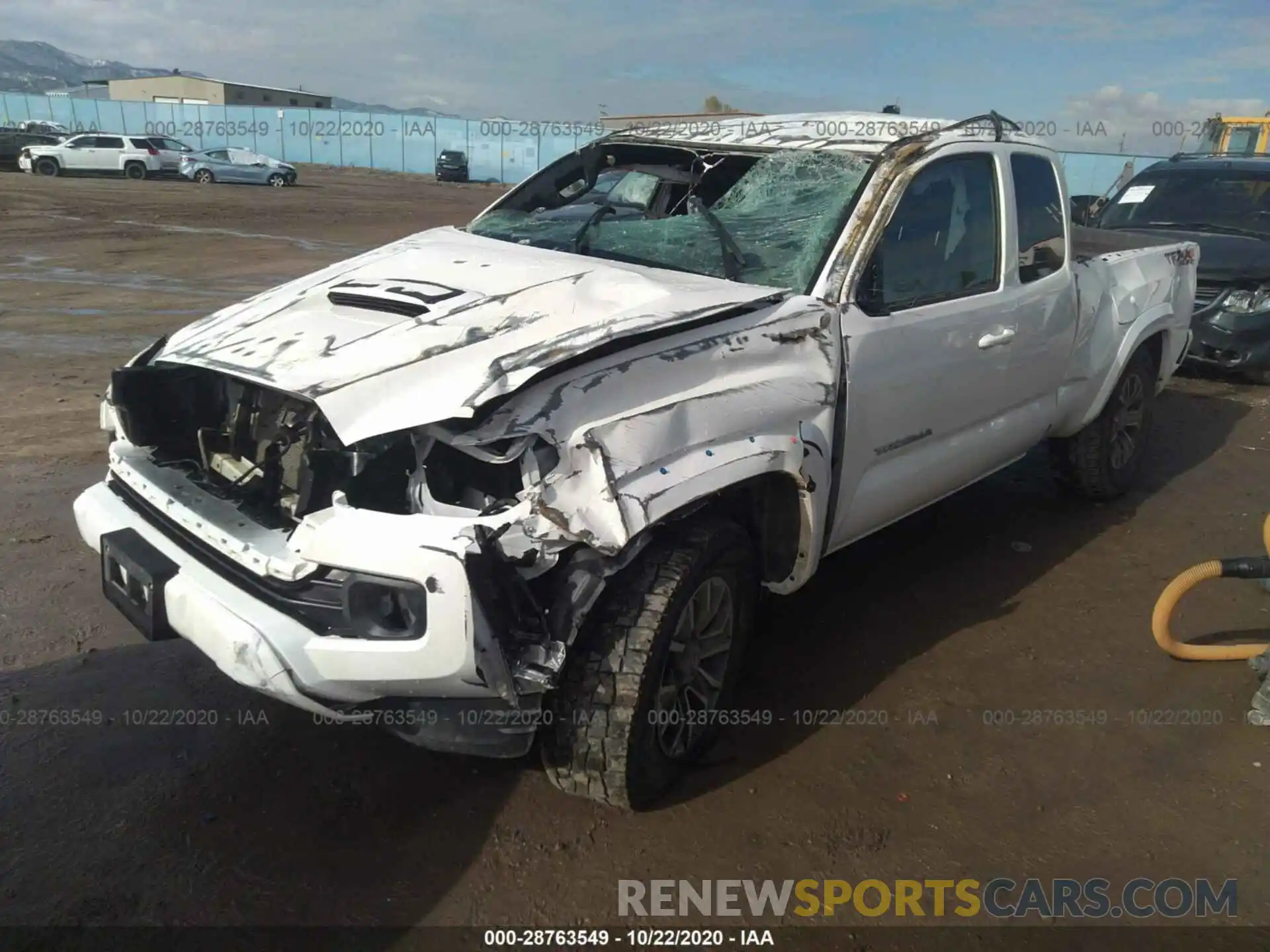 2 Фотография поврежденного автомобиля 3TYSZ5AN1LT001010 TOYOTA TACOMA 4WD 2020