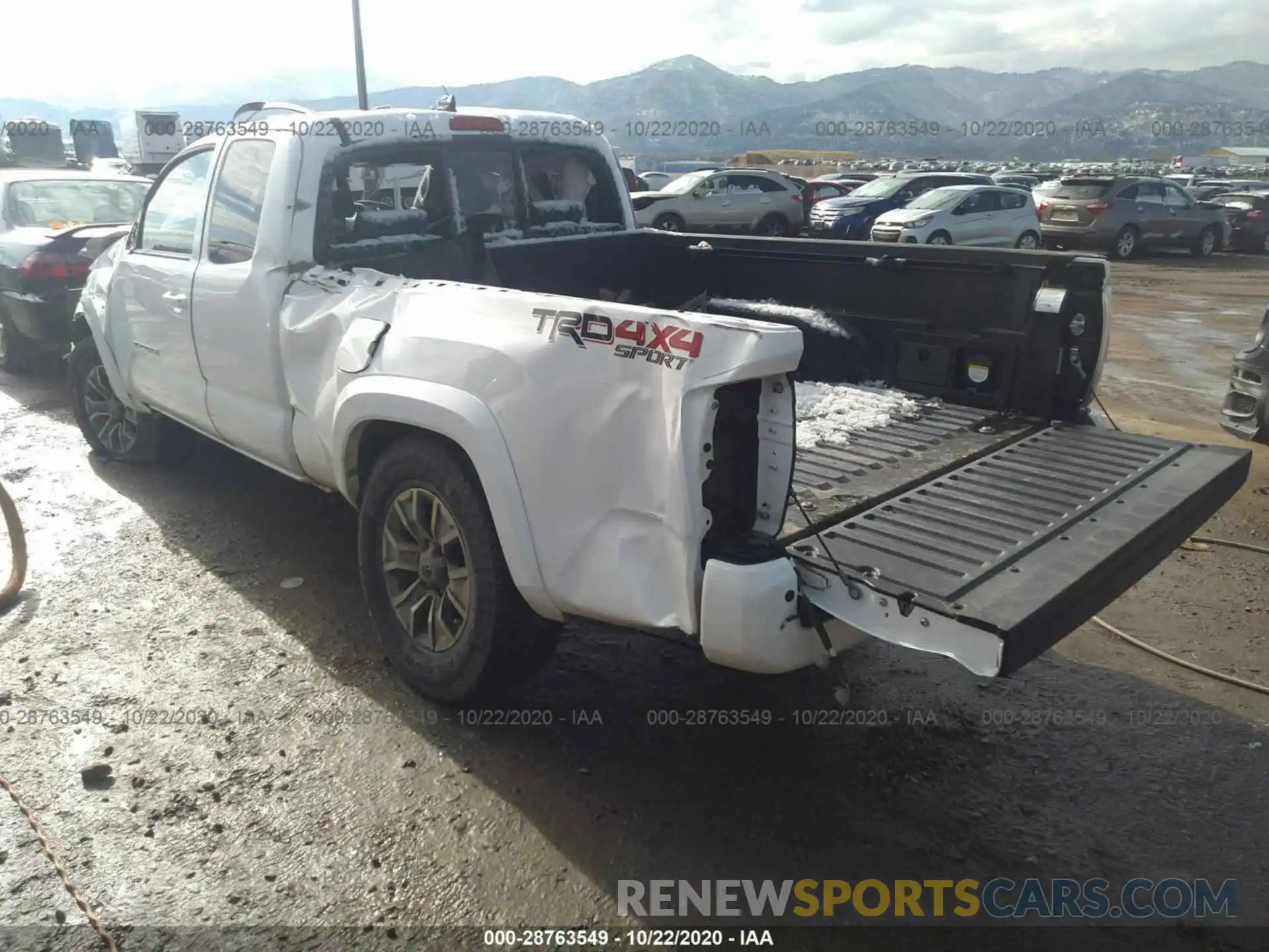 3 Фотография поврежденного автомобиля 3TYSZ5AN1LT001010 TOYOTA TACOMA 4WD 2020