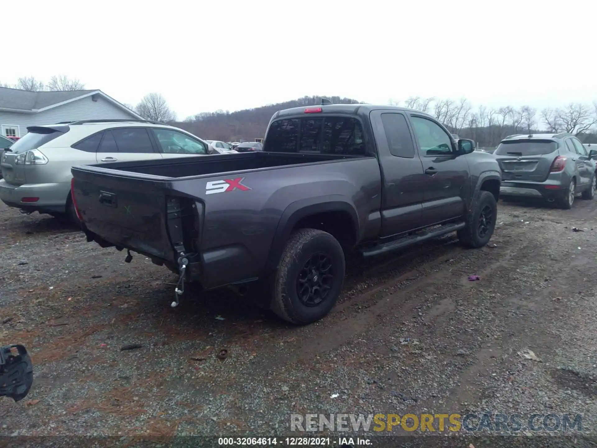 4 Photograph of a damaged car 3TYSZ5AN3LT002241 TOYOTA TACOMA 4WD 2020