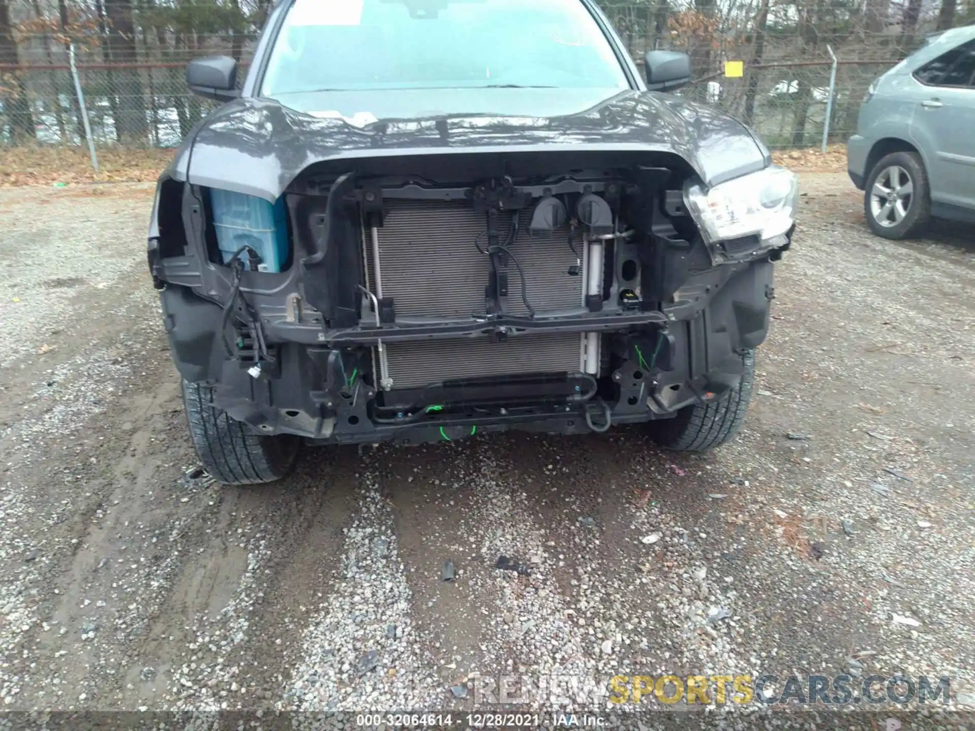 6 Photograph of a damaged car 3TYSZ5AN3LT002241 TOYOTA TACOMA 4WD 2020