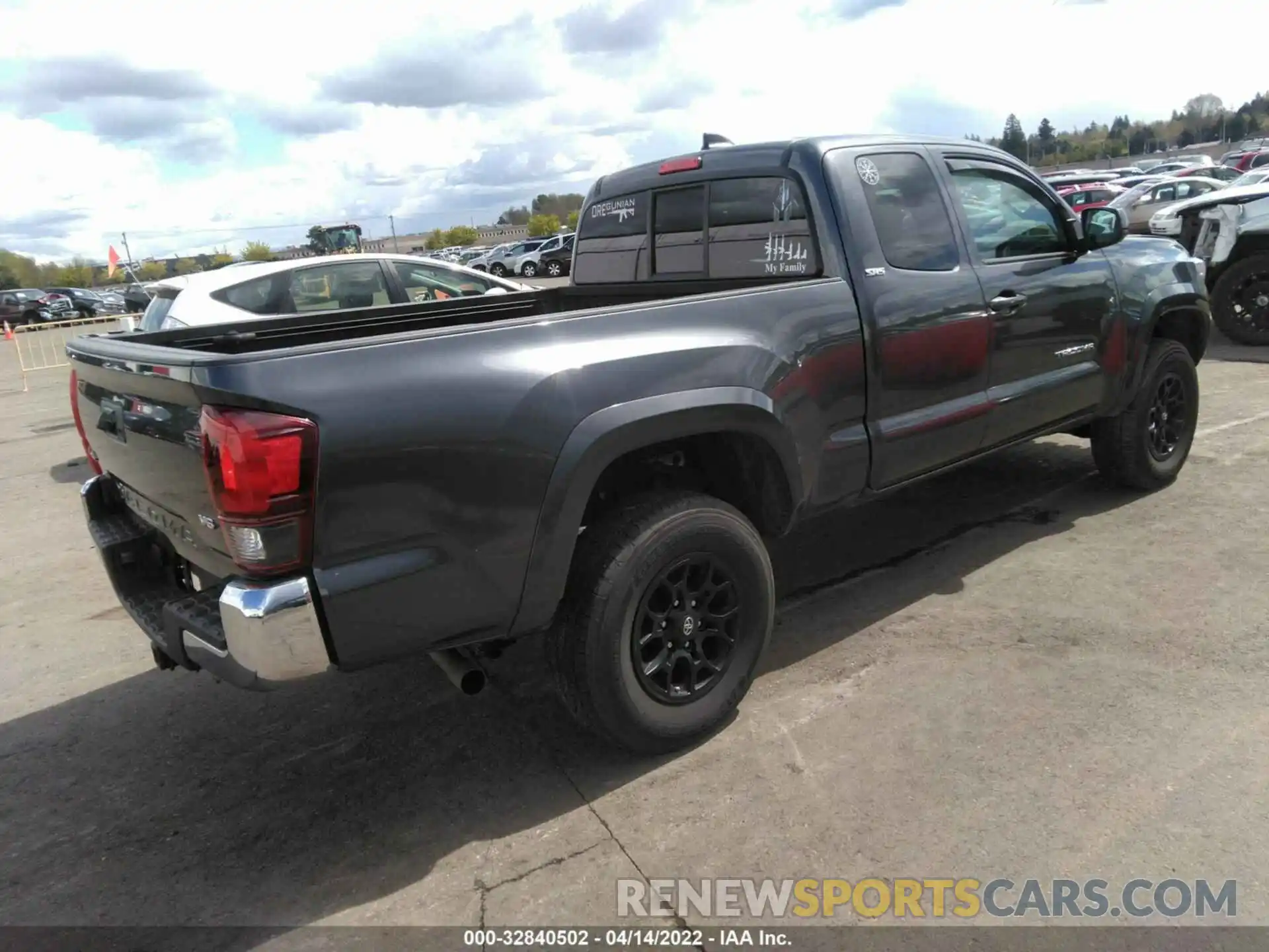 4 Photograph of a damaged car 3TYSZ5AN4LT007237 TOYOTA TACOMA 4WD 2020