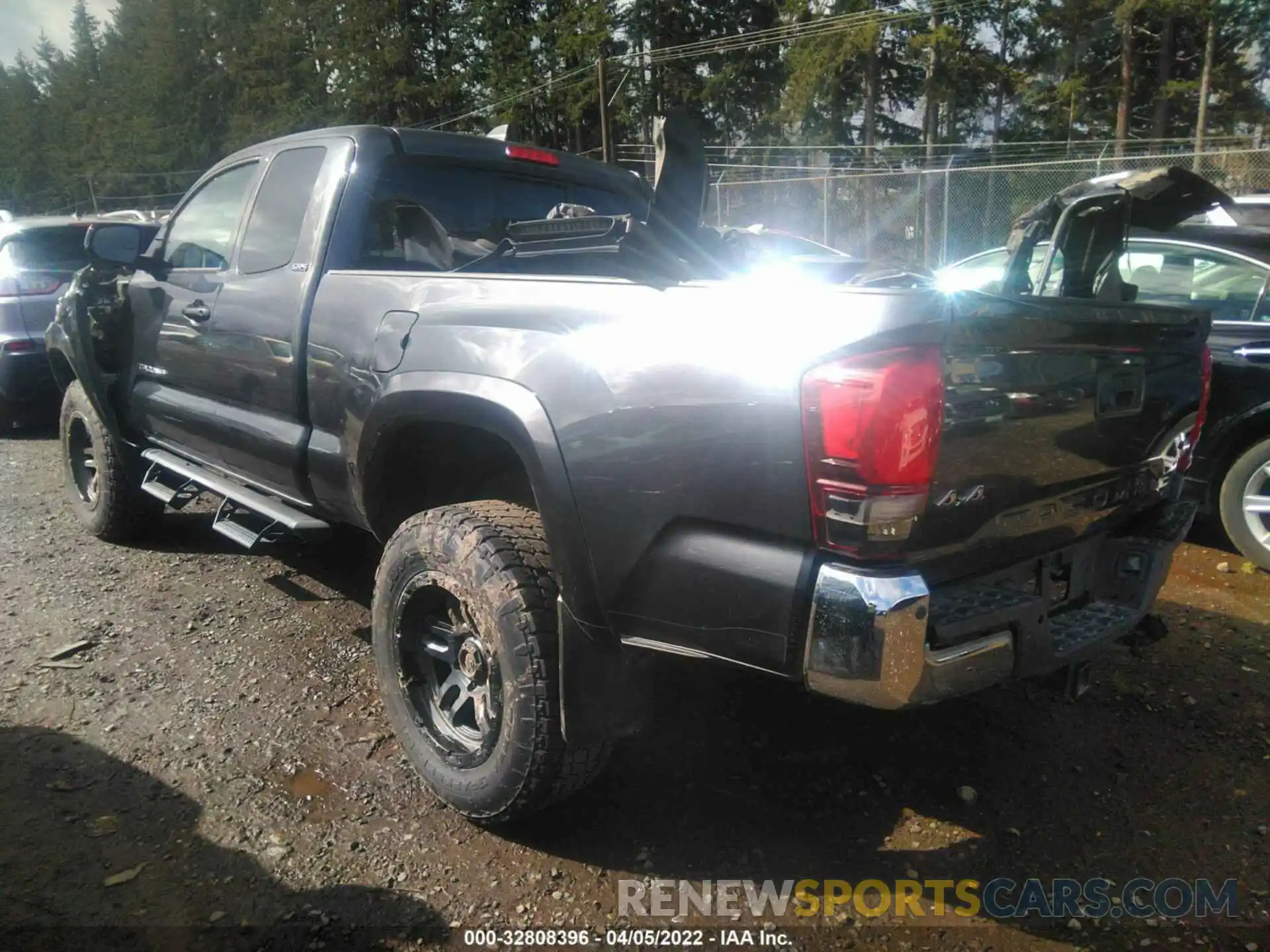 3 Photograph of a damaged car 3TYSZ5AN5LT006291 TOYOTA TACOMA 4WD 2020