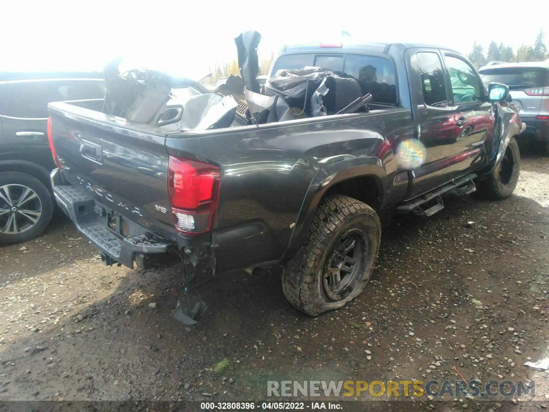 4 Photograph of a damaged car 3TYSZ5AN5LT006291 TOYOTA TACOMA 4WD 2020