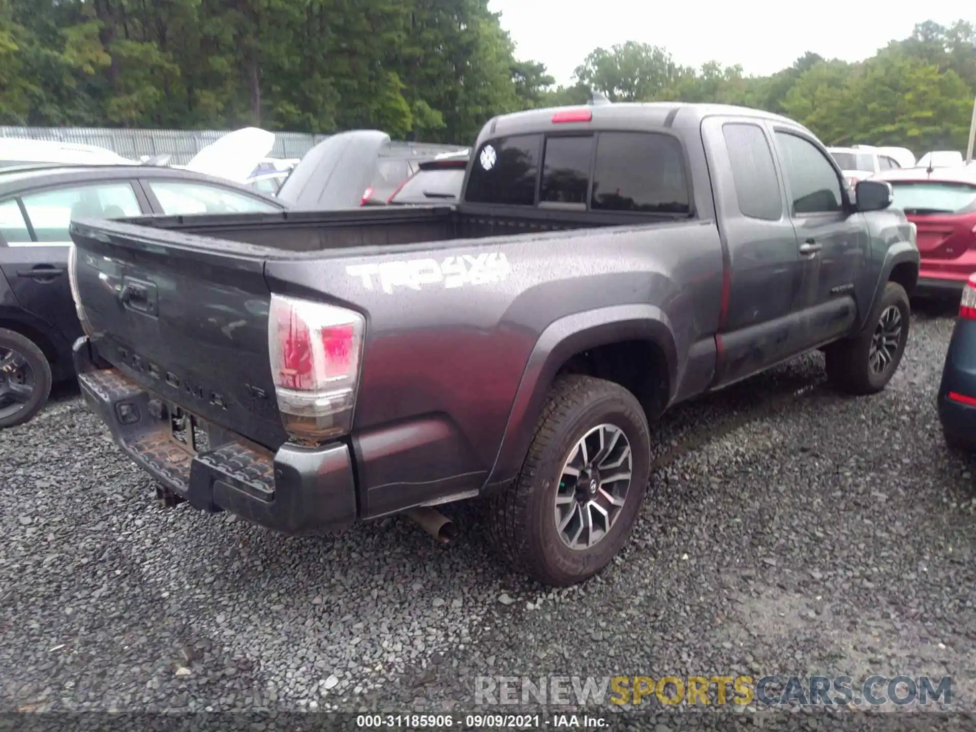 4 Photograph of a damaged car 3TYSZ5AN6LT000032 TOYOTA TACOMA 4WD 2020