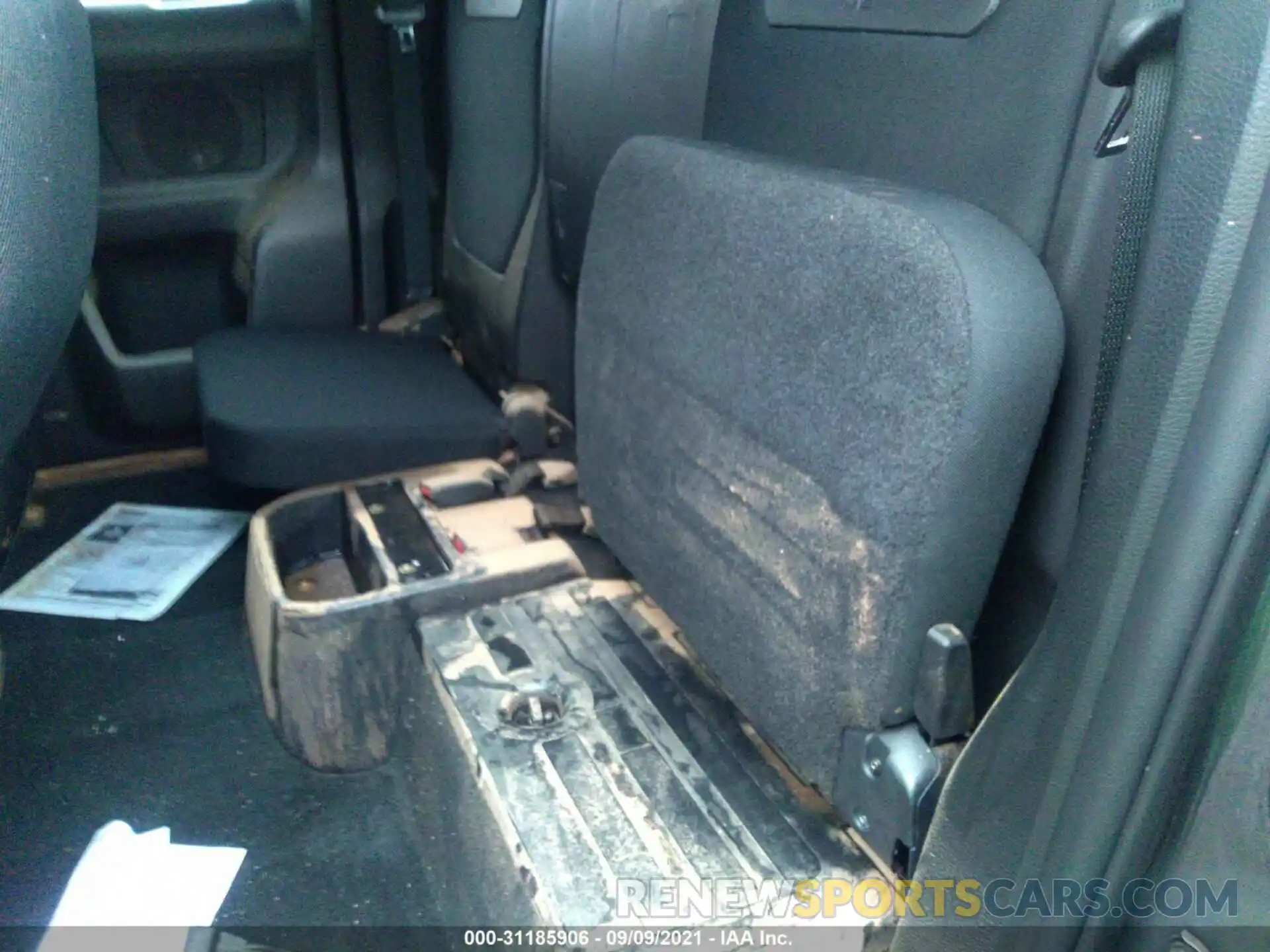 8 Photograph of a damaged car 3TYSZ5AN6LT000032 TOYOTA TACOMA 4WD 2020