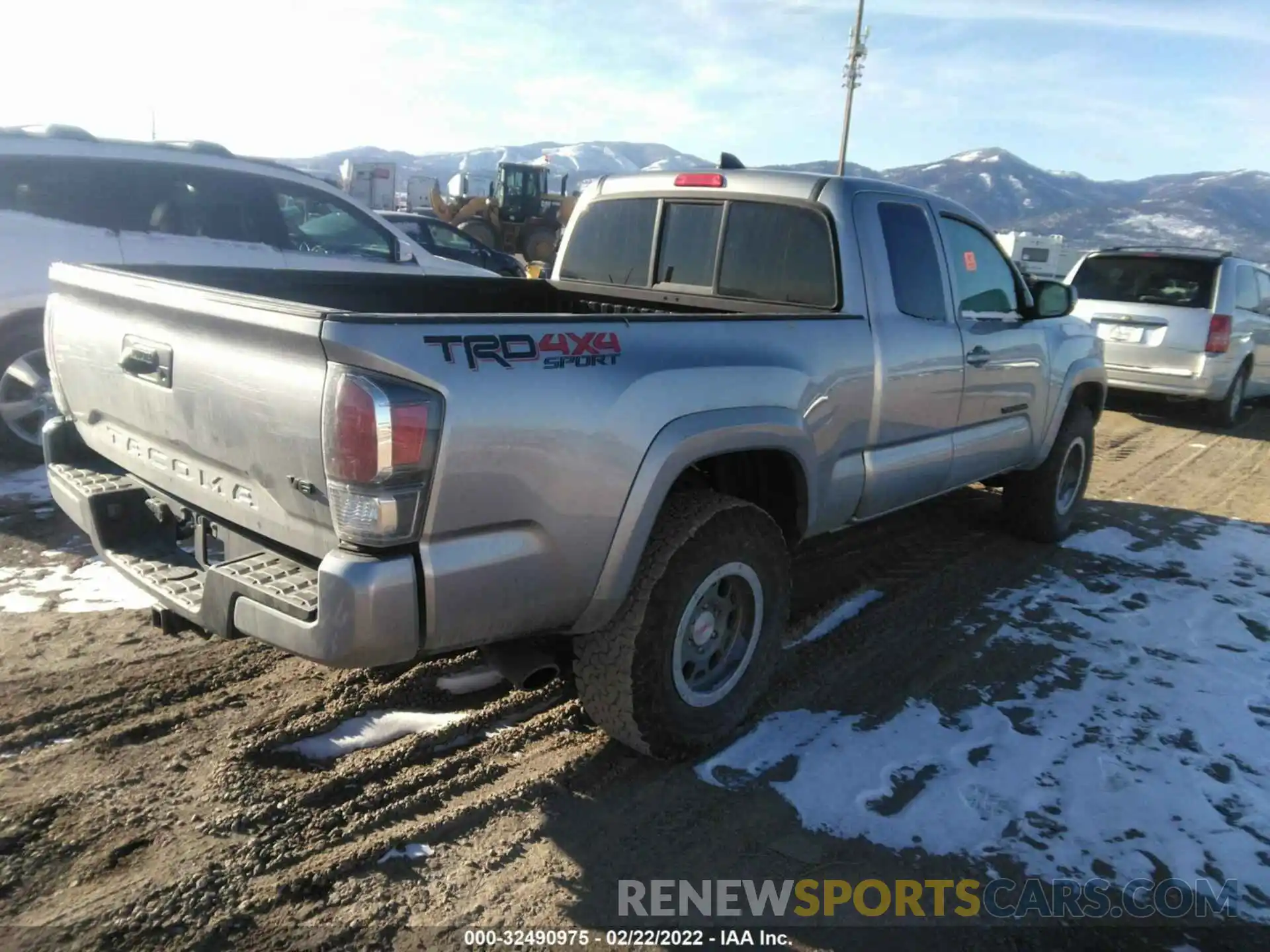 4 Photograph of a damaged car 3TYSZ5AN6LT001617 TOYOTA TACOMA 4WD 2020