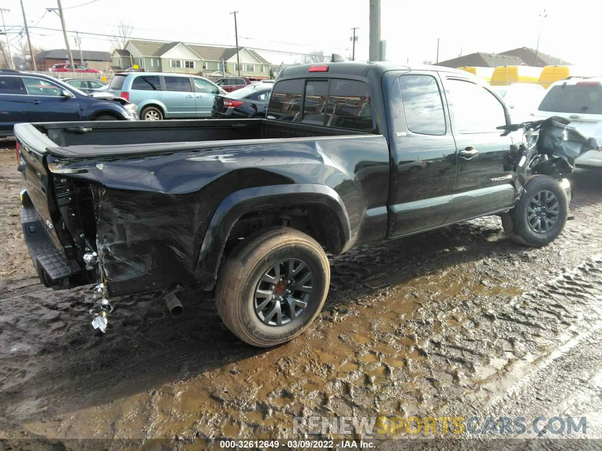 4 Photograph of a damaged car 3TYSZ5AN6LT002251 TOYOTA TACOMA 4WD 2020