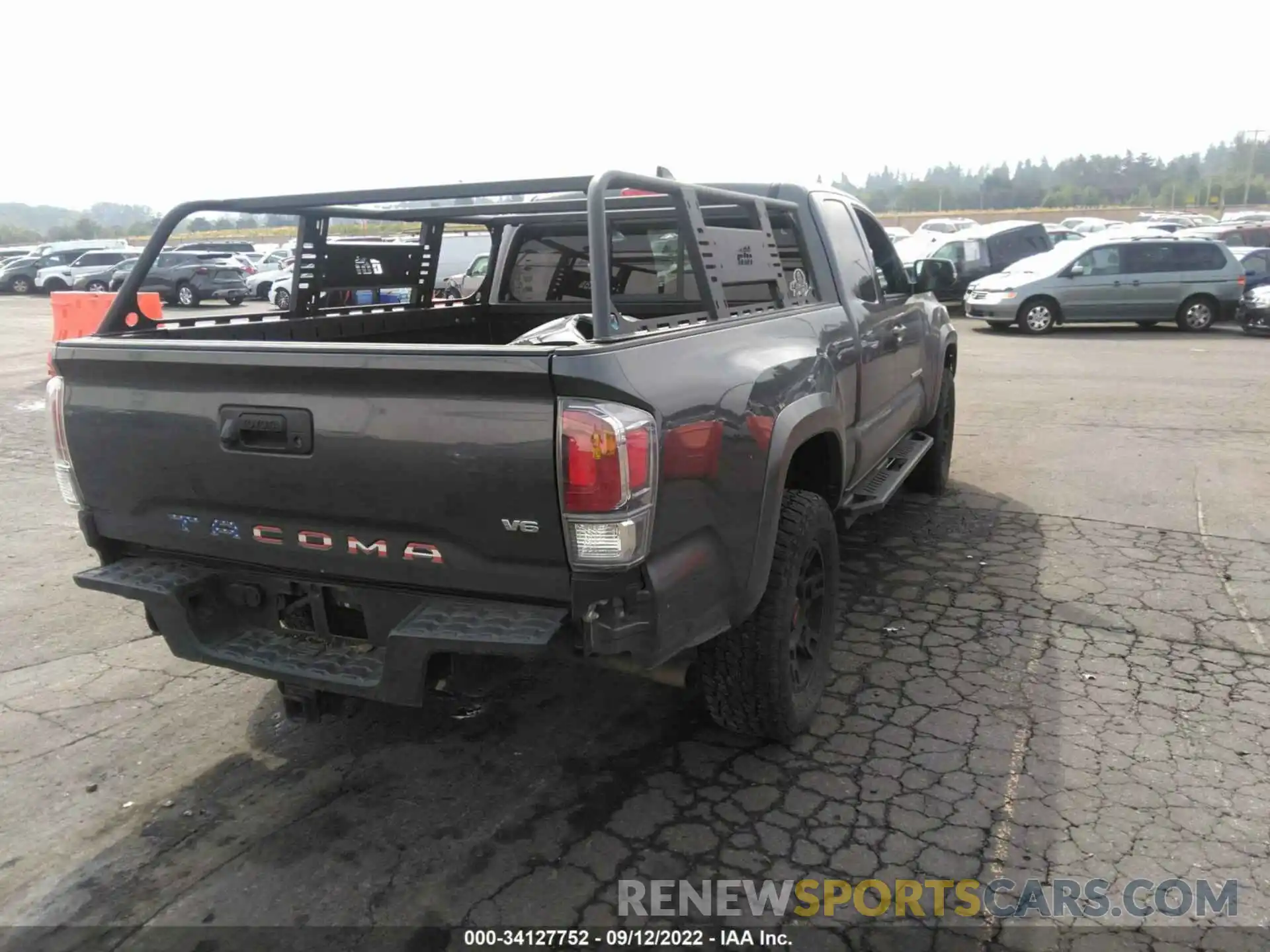 4 Photograph of a damaged car 3TYSZ5ANXLT002091 TOYOTA TACOMA 4WD 2020