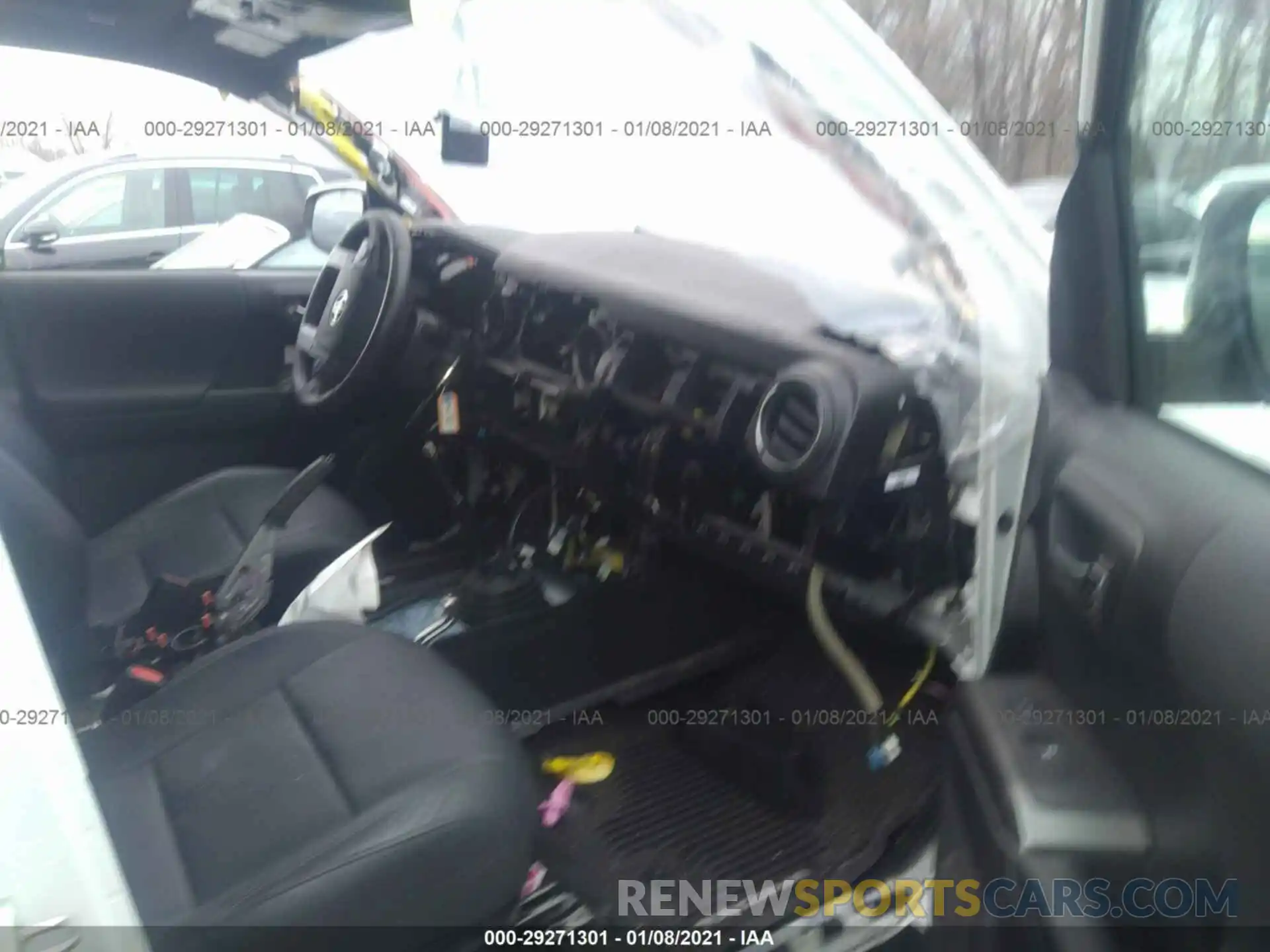 5 Photograph of a damaged car 5TFCZ5AN0LX213133 TOYOTA TACOMA 4WD 2020