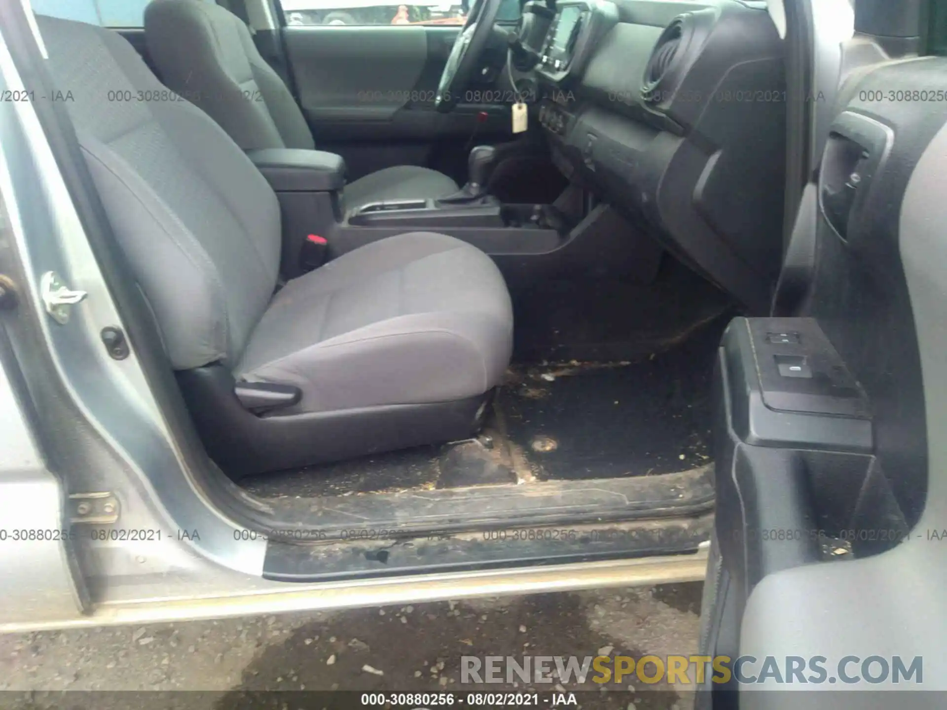 5 Photograph of a damaged car 5TFCZ5AN0LX213486 TOYOTA TACOMA 4WD 2020