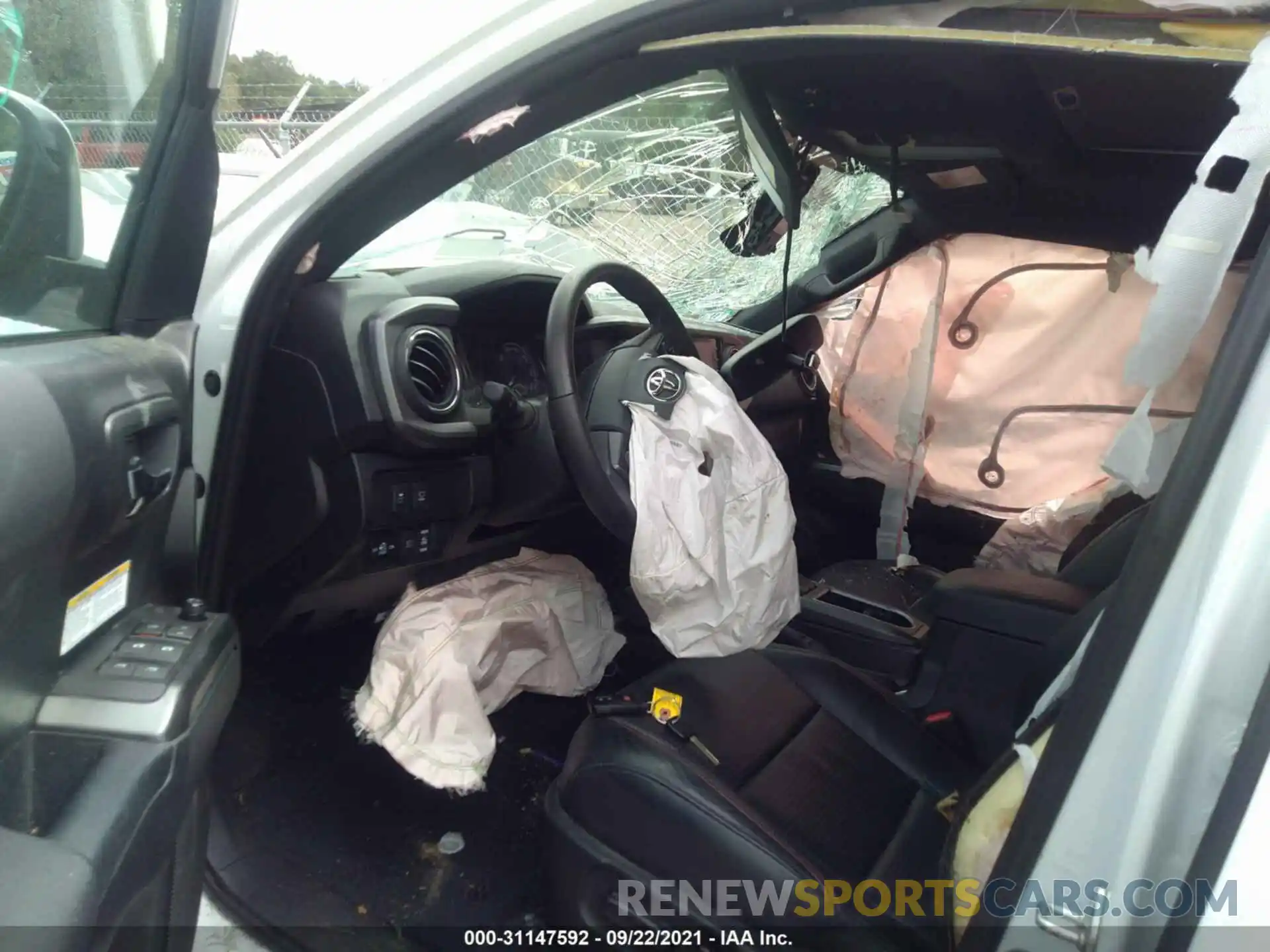 5 Photograph of a damaged car 5TFCZ5AN0LX217781 TOYOTA TACOMA 4WD 2020