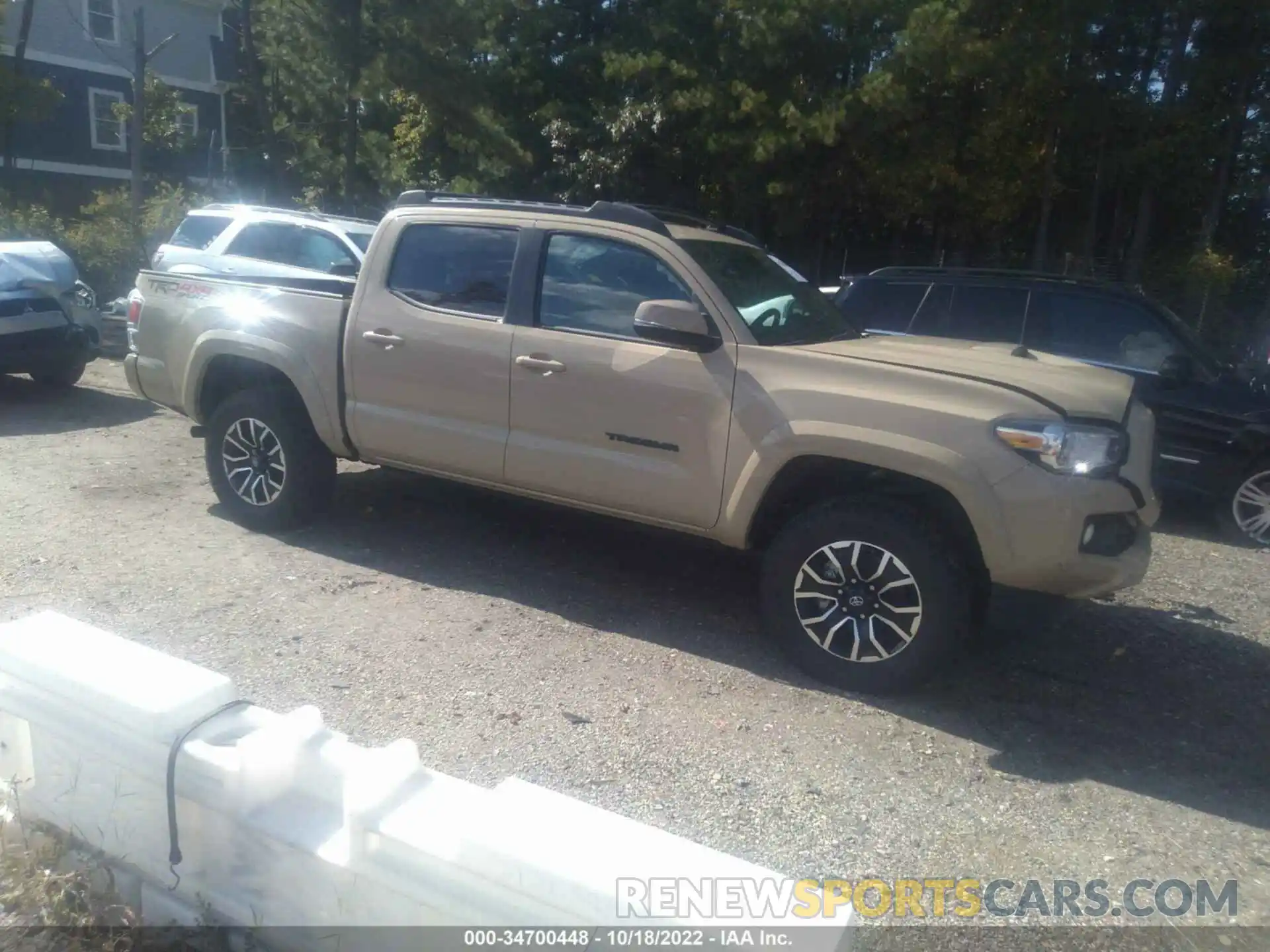 1 Фотография поврежденного автомобиля 5TFCZ5AN0LX222446 TOYOTA TACOMA 4WD 2020