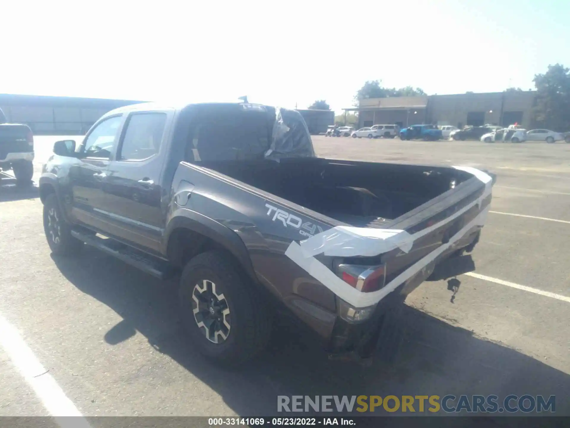 3 Photograph of a damaged car 5TFCZ5AN0LX224083 TOYOTA TACOMA 4WD 2020