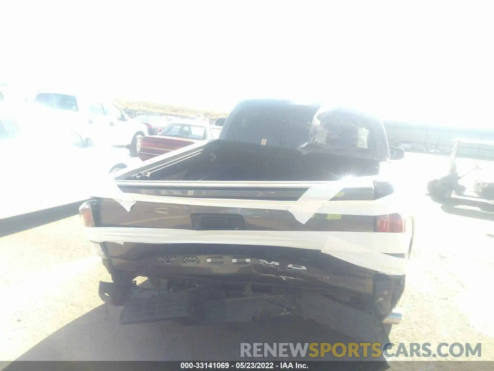 6 Photograph of a damaged car 5TFCZ5AN0LX224083 TOYOTA TACOMA 4WD 2020