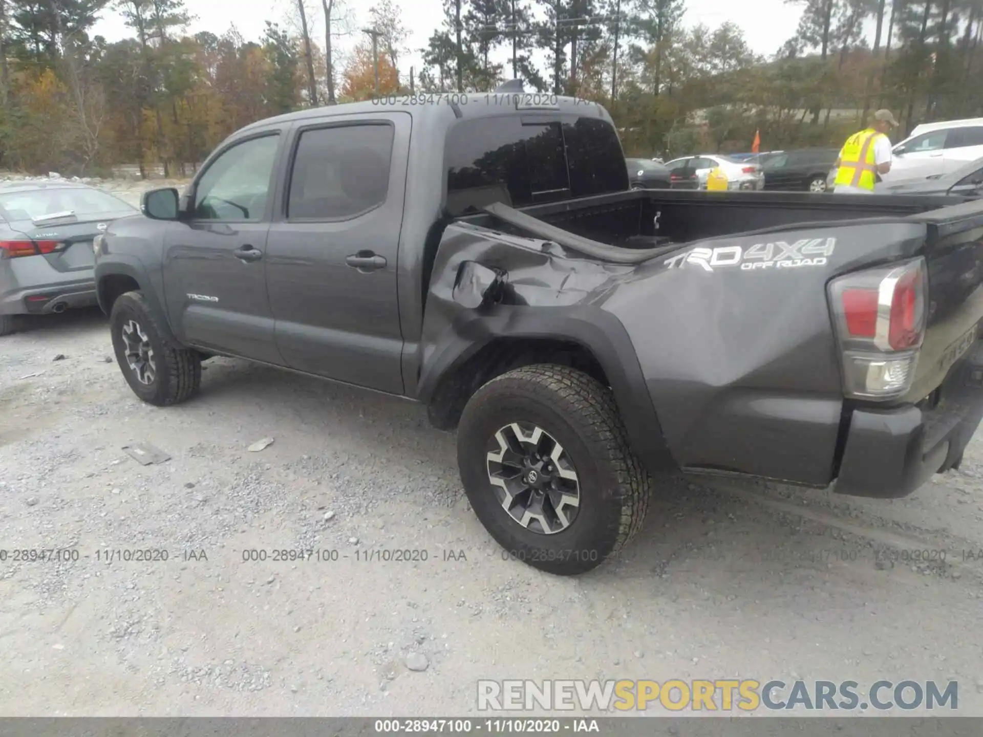 3 Фотография поврежденного автомобиля 5TFCZ5AN0LX226190 TOYOTA TACOMA 4WD 2020