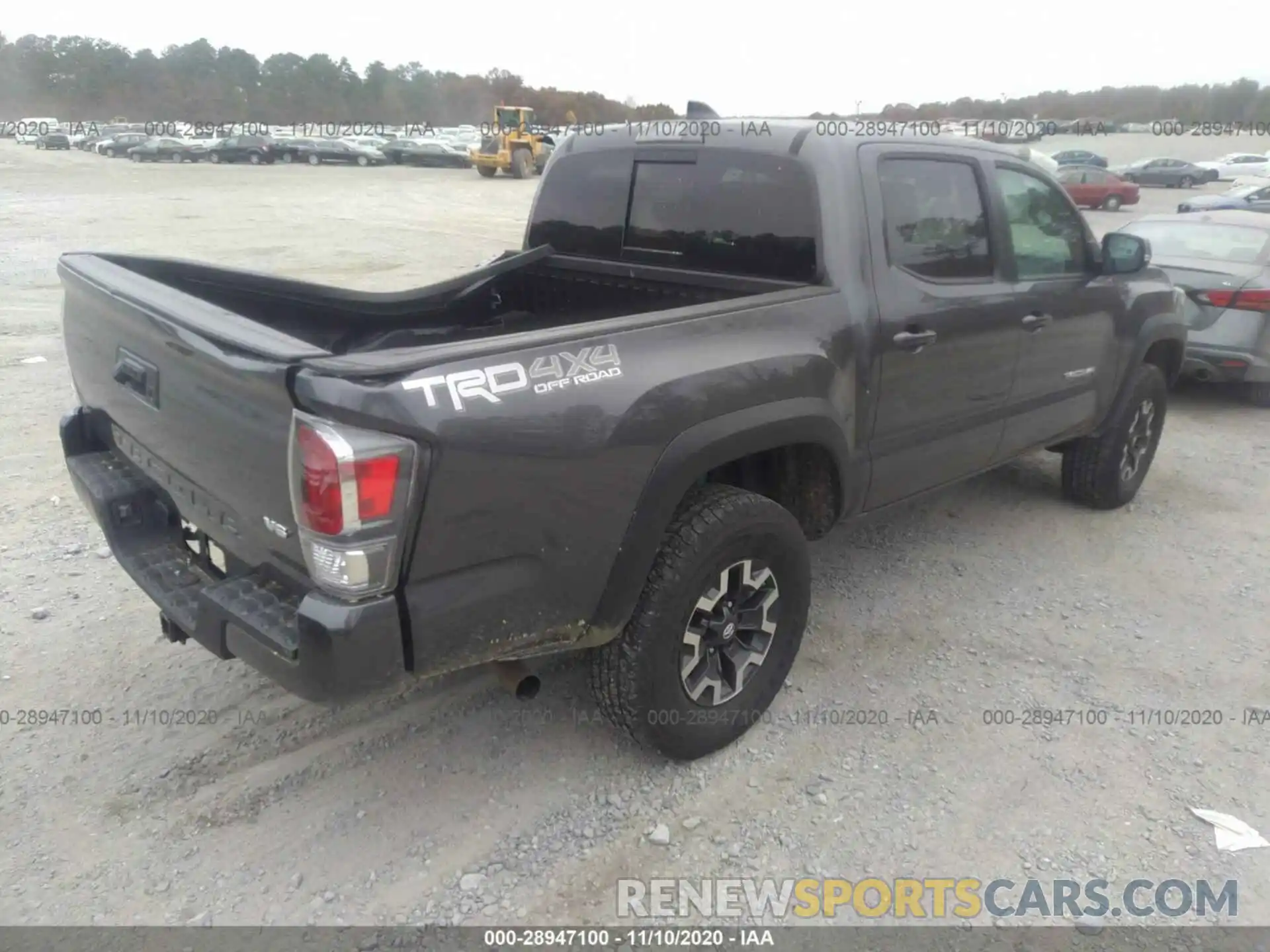 4 Photograph of a damaged car 5TFCZ5AN0LX226190 TOYOTA TACOMA 4WD 2020