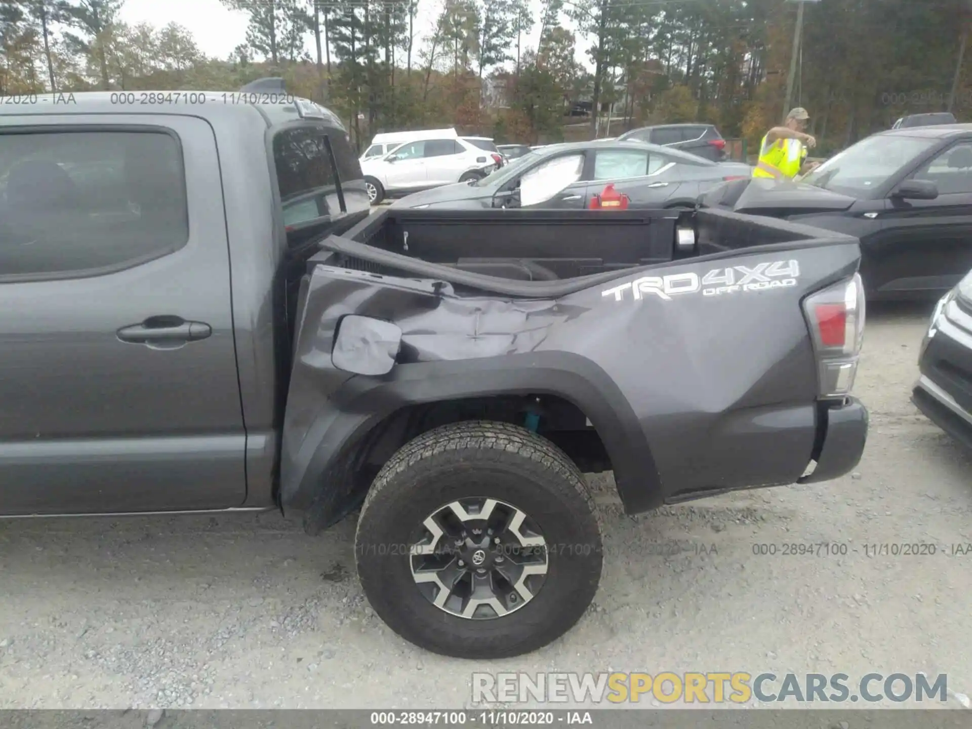 6 Photograph of a damaged car 5TFCZ5AN0LX226190 TOYOTA TACOMA 4WD 2020