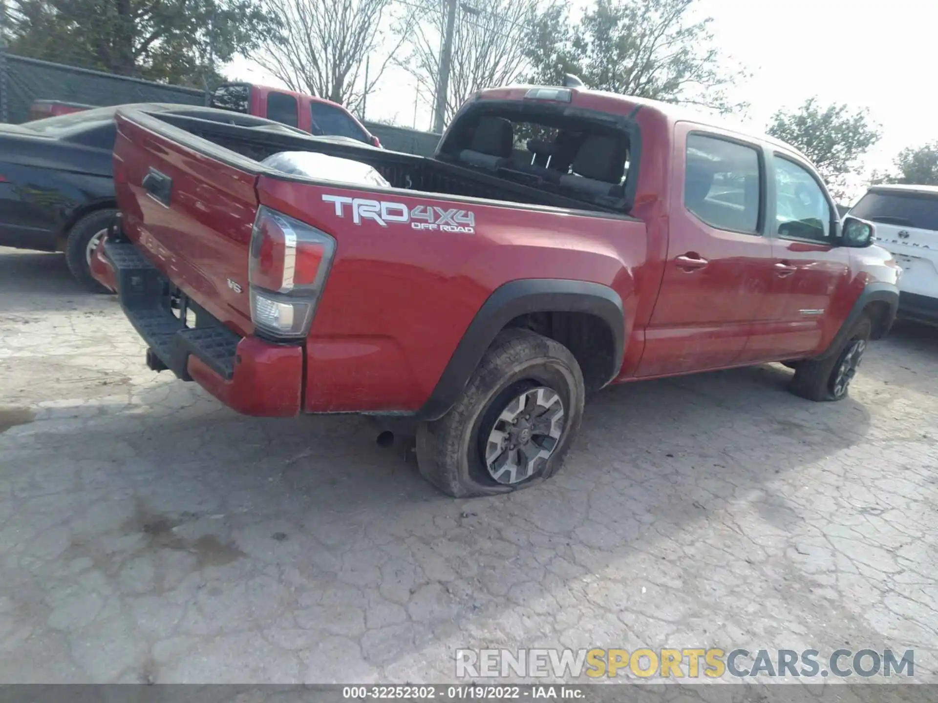 4 Фотография поврежденного автомобиля 5TFCZ5AN0LX226416 TOYOTA TACOMA 4WD 2020