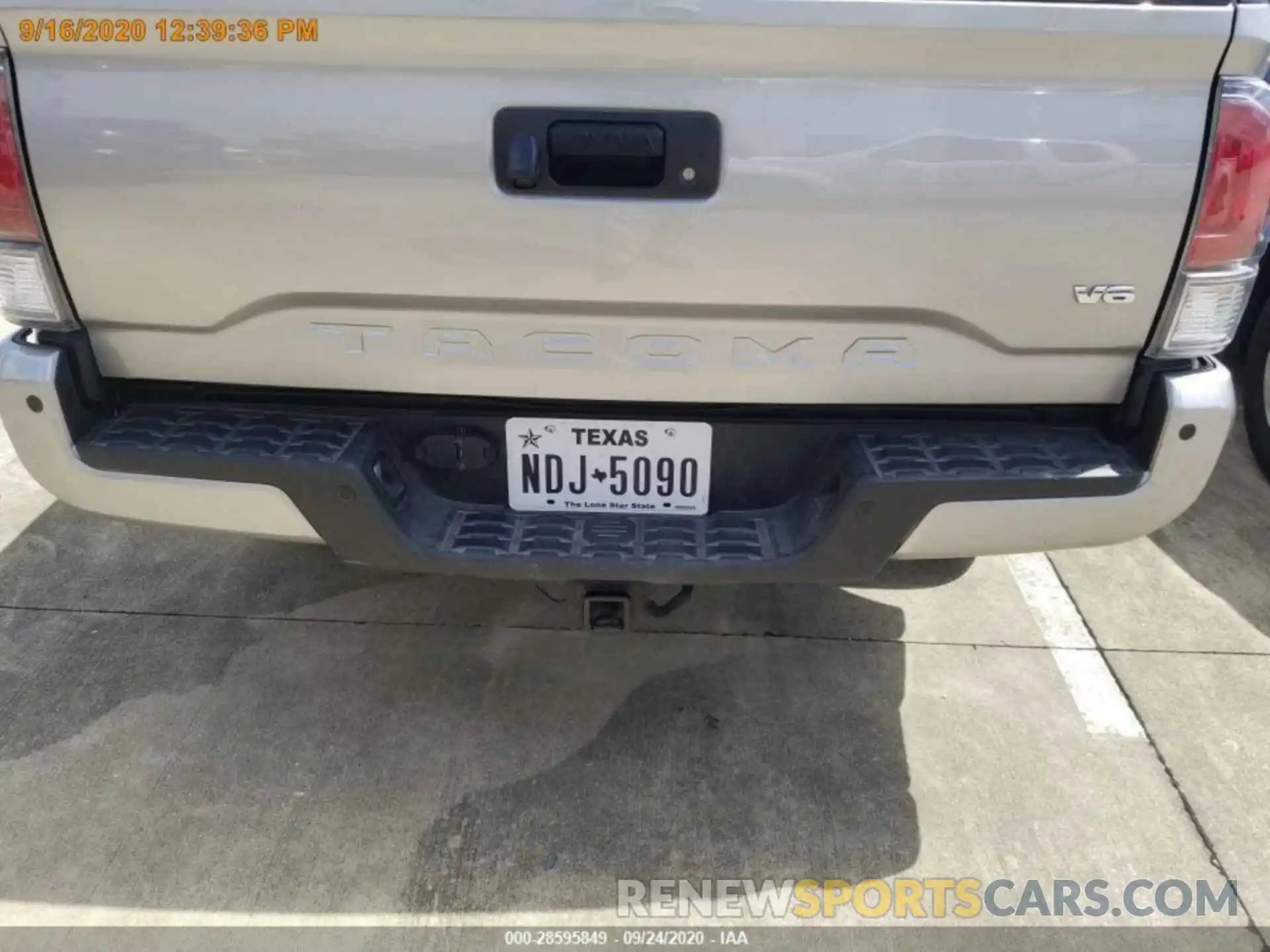 16 Photograph of a damaged car 5TFCZ5AN0LX230756 TOYOTA TACOMA 4WD 2020