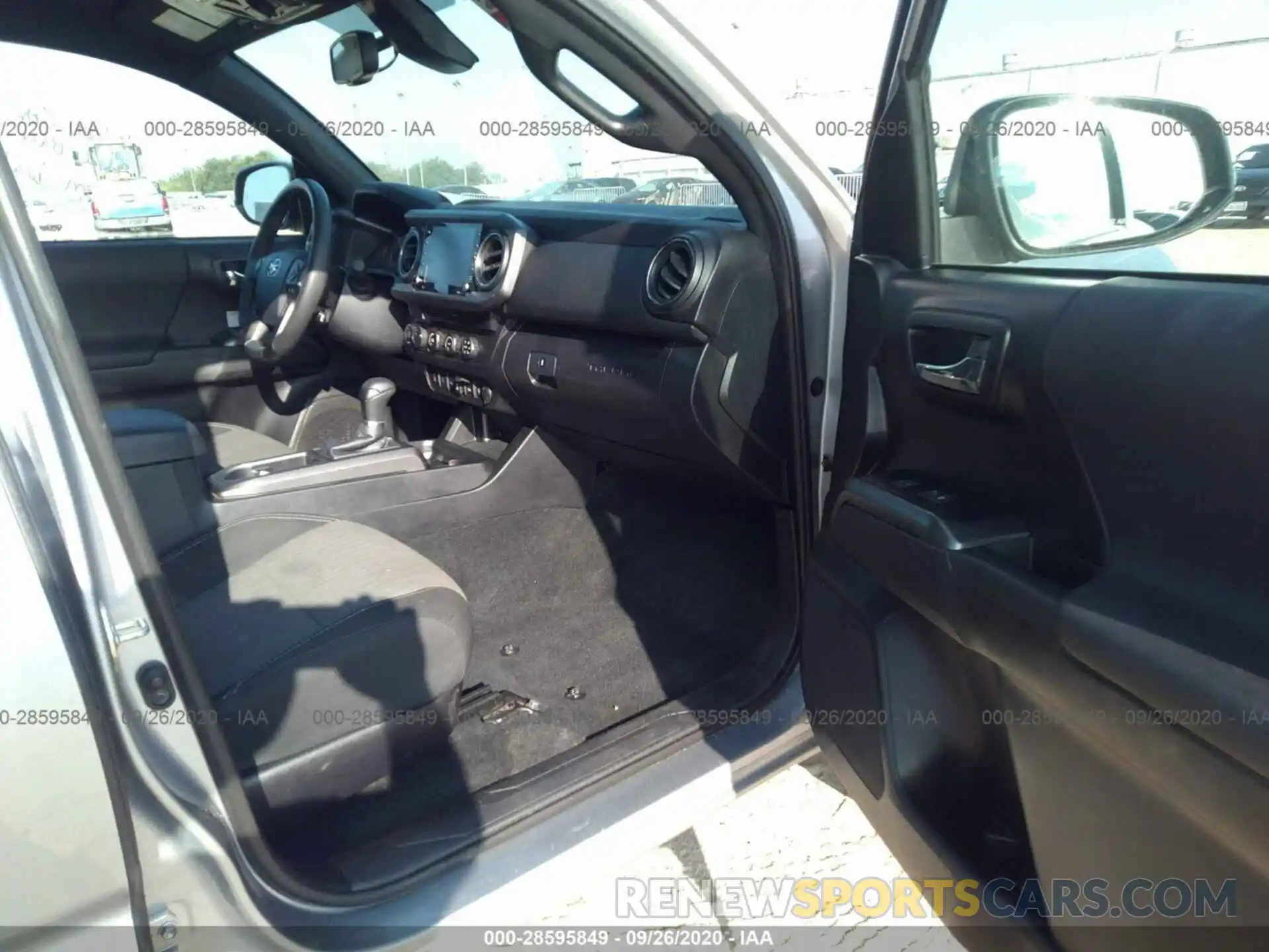 5 Photograph of a damaged car 5TFCZ5AN0LX230756 TOYOTA TACOMA 4WD 2020