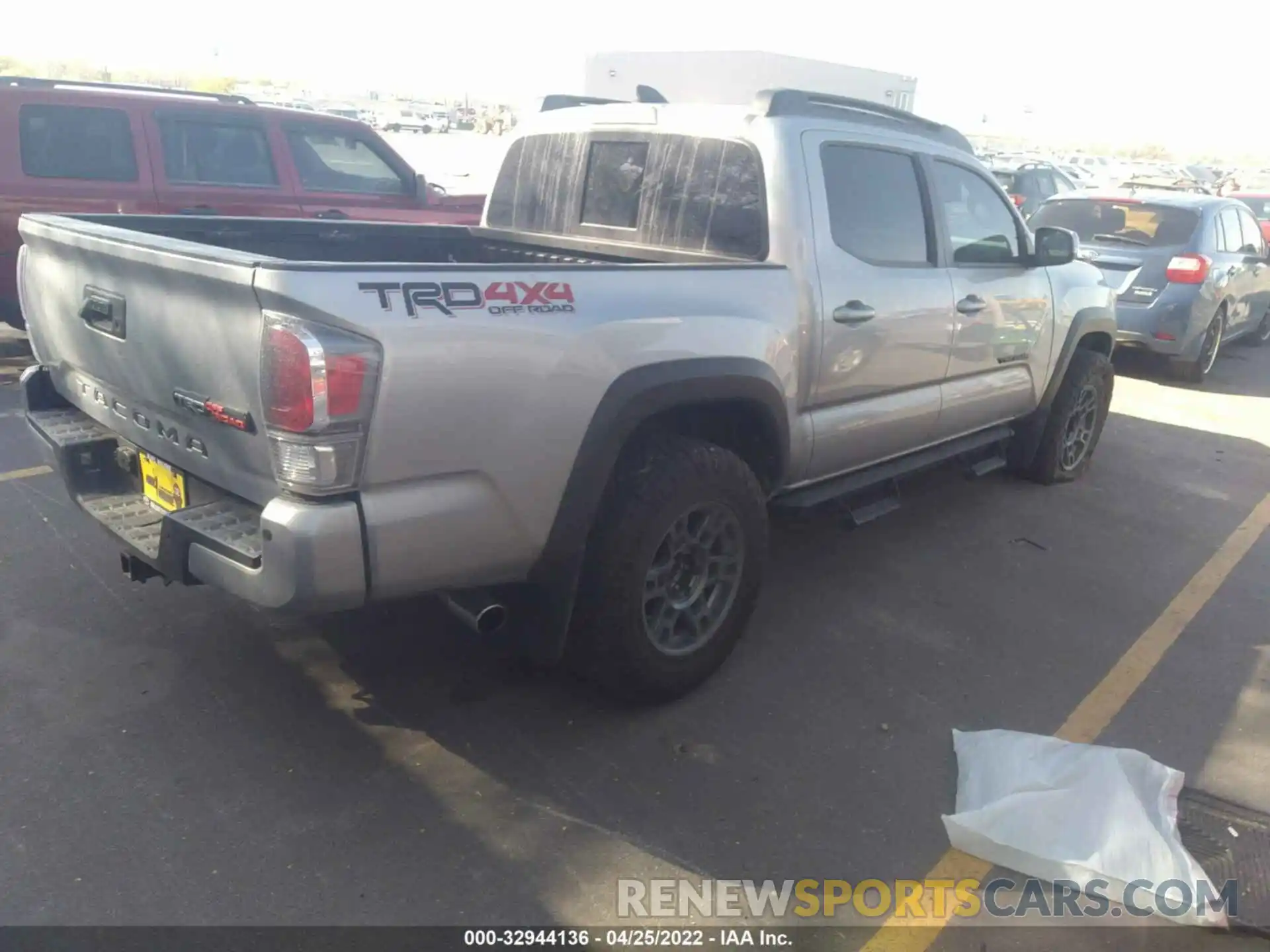 4 Photograph of a damaged car 5TFCZ5AN0LX232698 TOYOTA TACOMA 4WD 2020