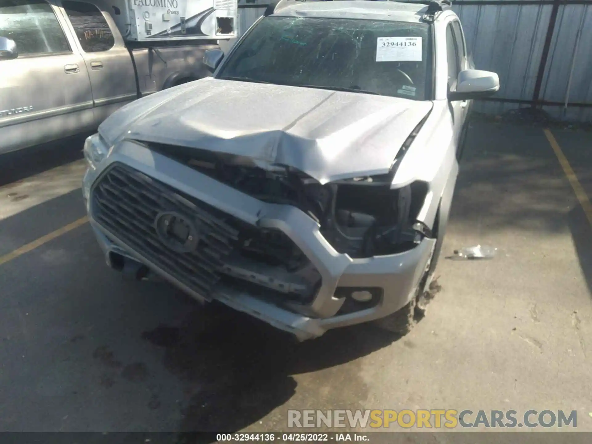 6 Photograph of a damaged car 5TFCZ5AN0LX232698 TOYOTA TACOMA 4WD 2020