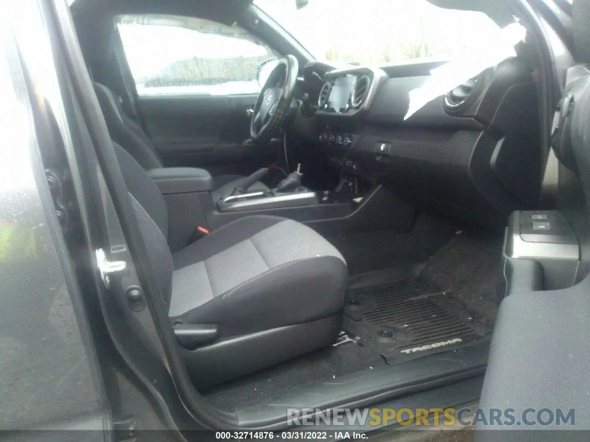 5 Photograph of a damaged car 5TFCZ5AN0LX235486 TOYOTA TACOMA 4WD 2020