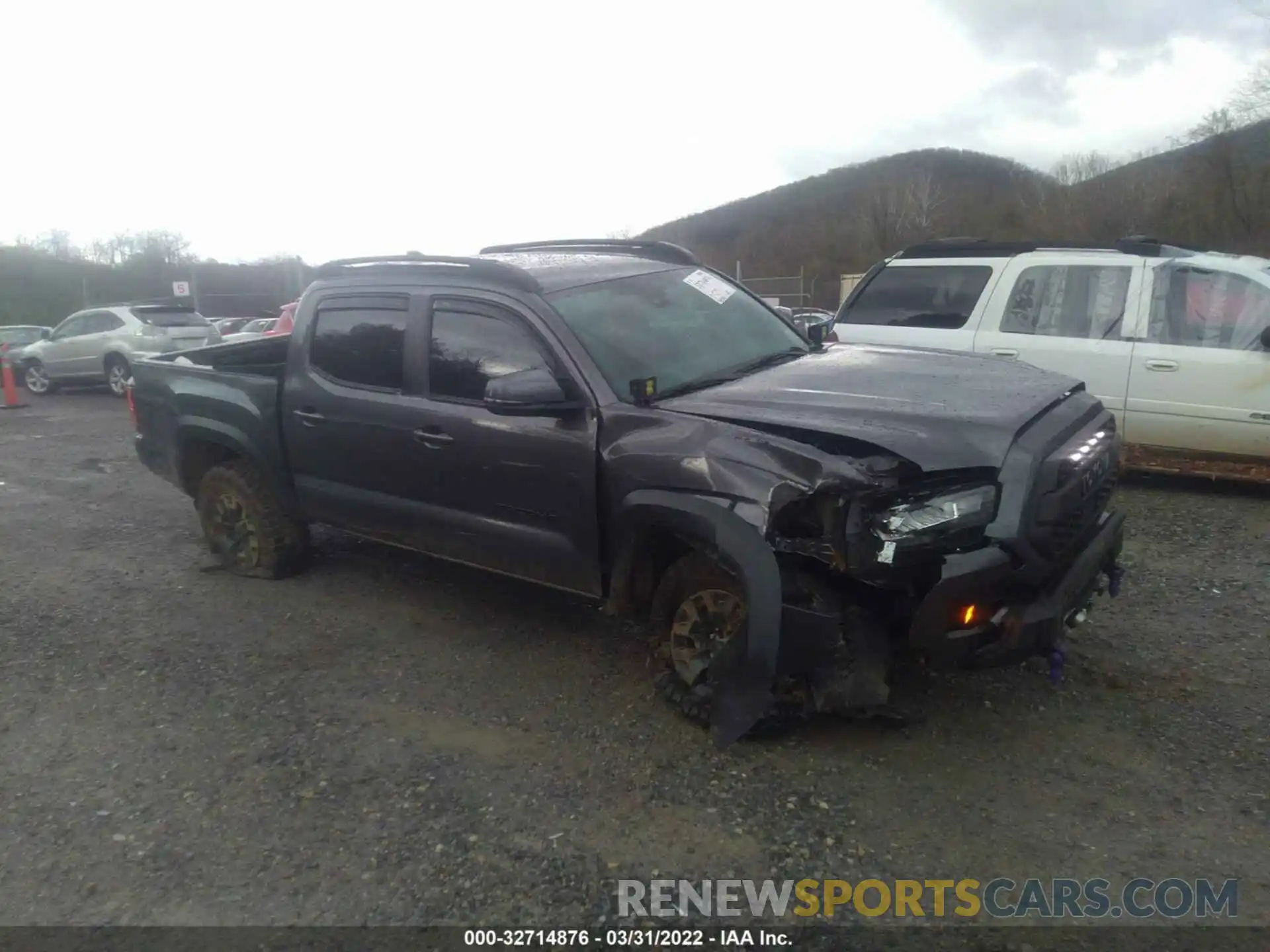 6 Photograph of a damaged car 5TFCZ5AN0LX235486 TOYOTA TACOMA 4WD 2020