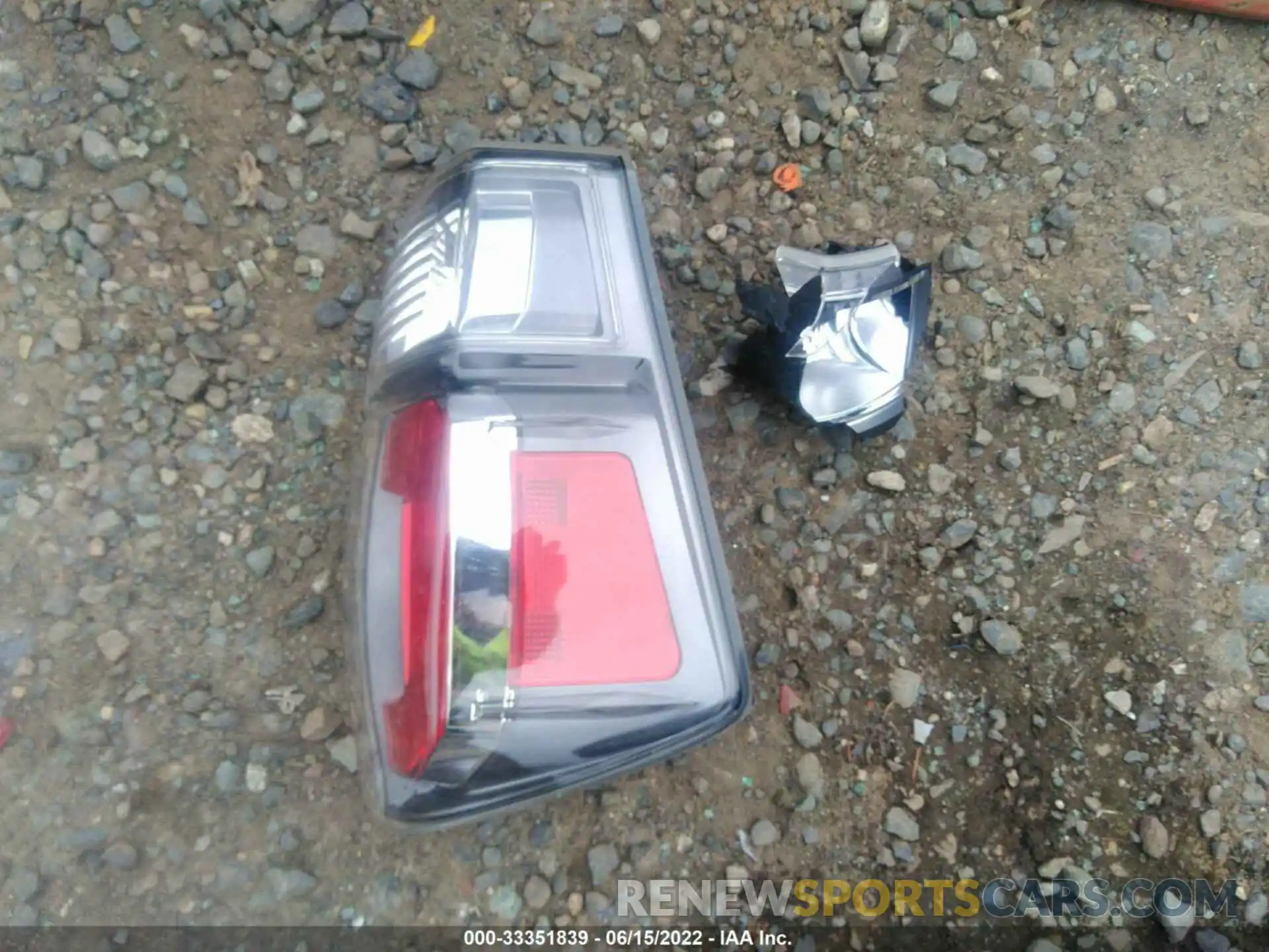 12 Photograph of a damaged car 5TFCZ5AN0LX235732 TOYOTA TACOMA 4WD 2020