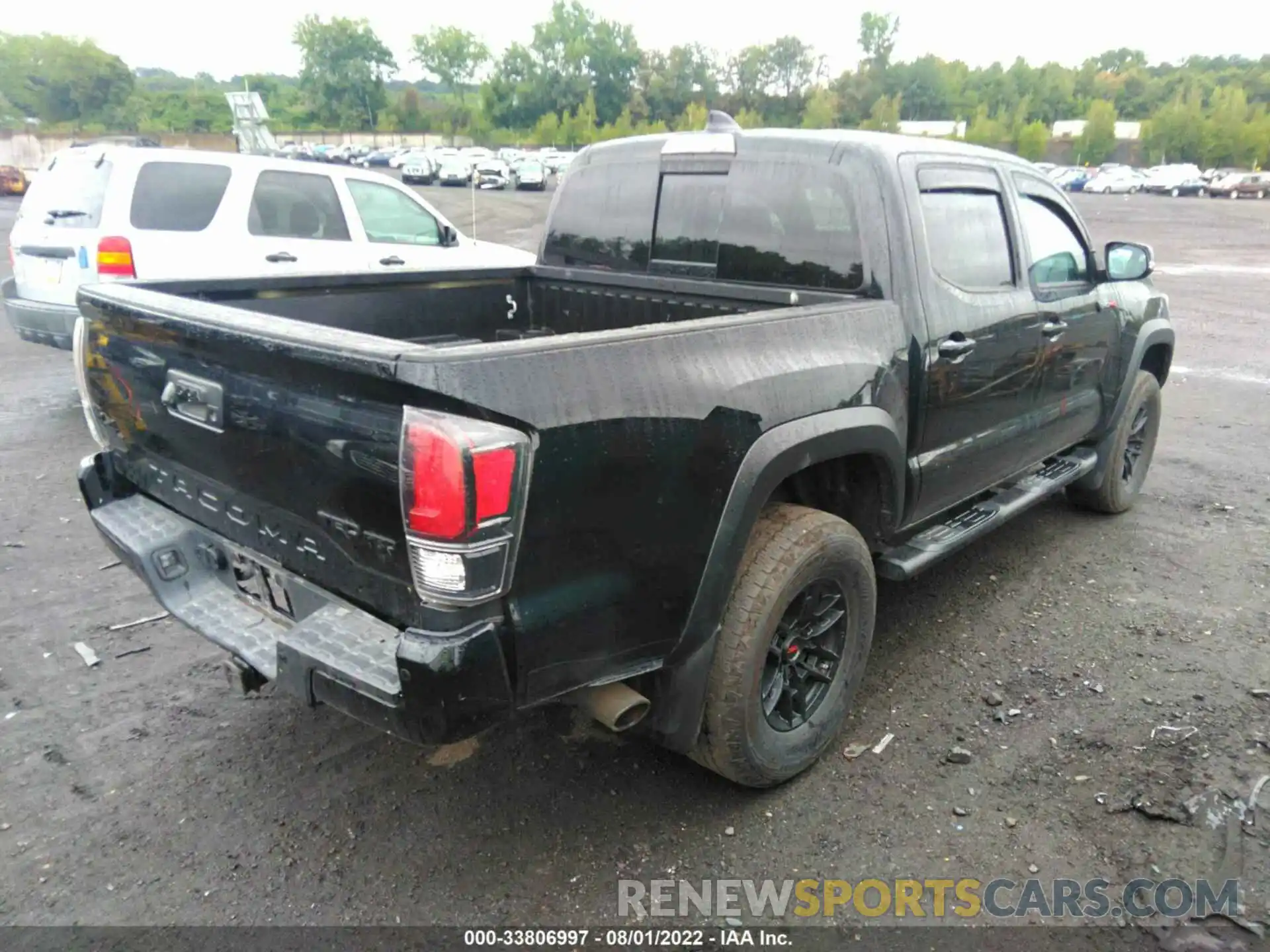 4 Photograph of a damaged car 5TFCZ5AN0LX236928 TOYOTA TACOMA 4WD 2020