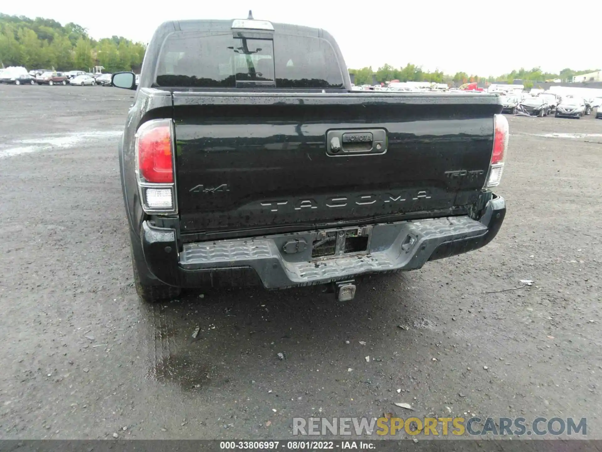 6 Photograph of a damaged car 5TFCZ5AN0LX236928 TOYOTA TACOMA 4WD 2020