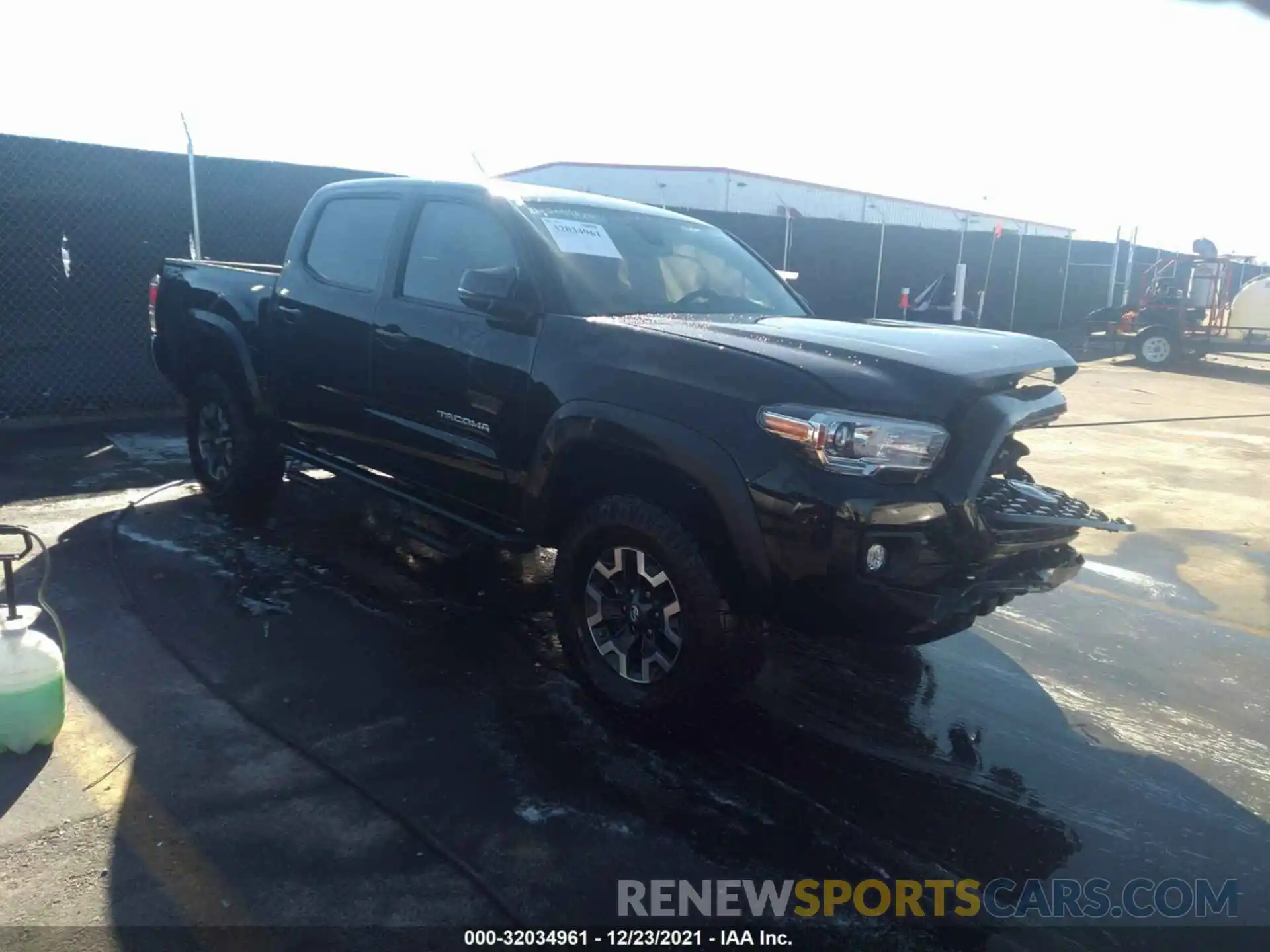 1 Photograph of a damaged car 5TFCZ5AN0LX237853 TOYOTA TACOMA 4WD 2020