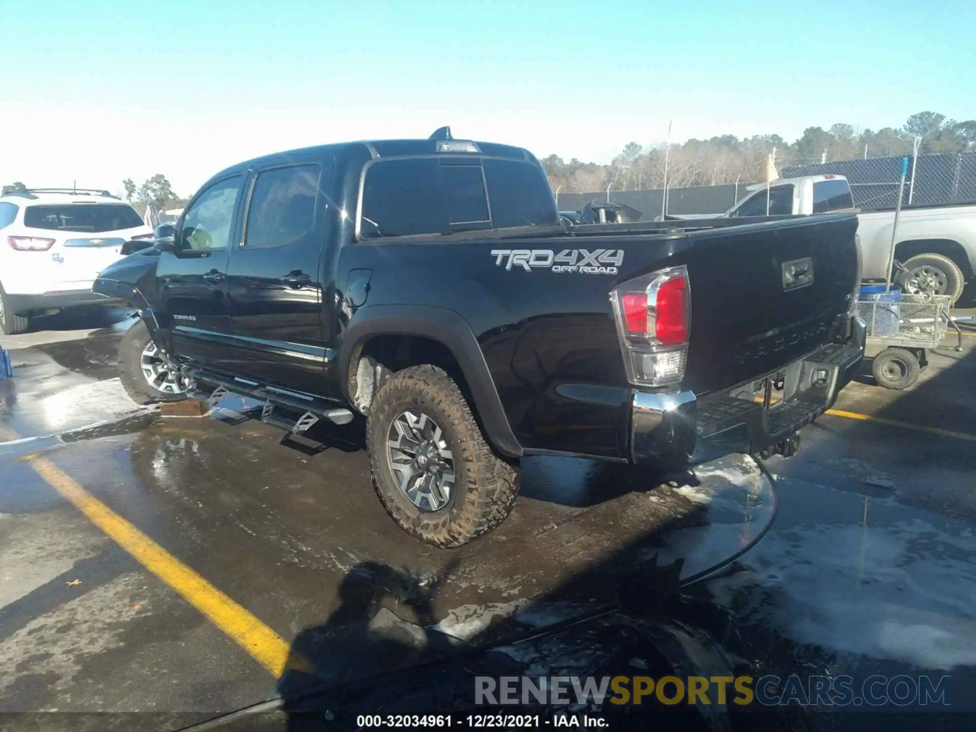 3 Photograph of a damaged car 5TFCZ5AN0LX237853 TOYOTA TACOMA 4WD 2020