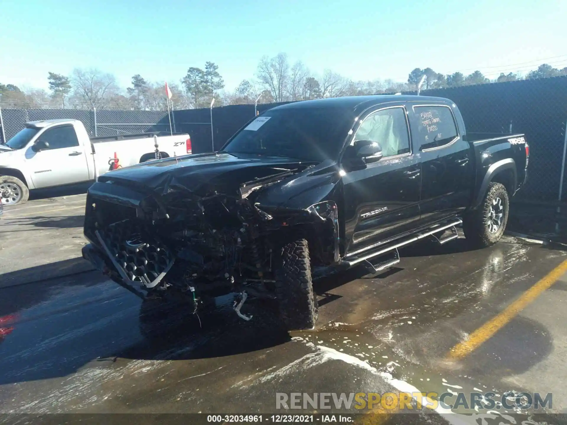 6 Фотография поврежденного автомобиля 5TFCZ5AN0LX237853 TOYOTA TACOMA 4WD 2020