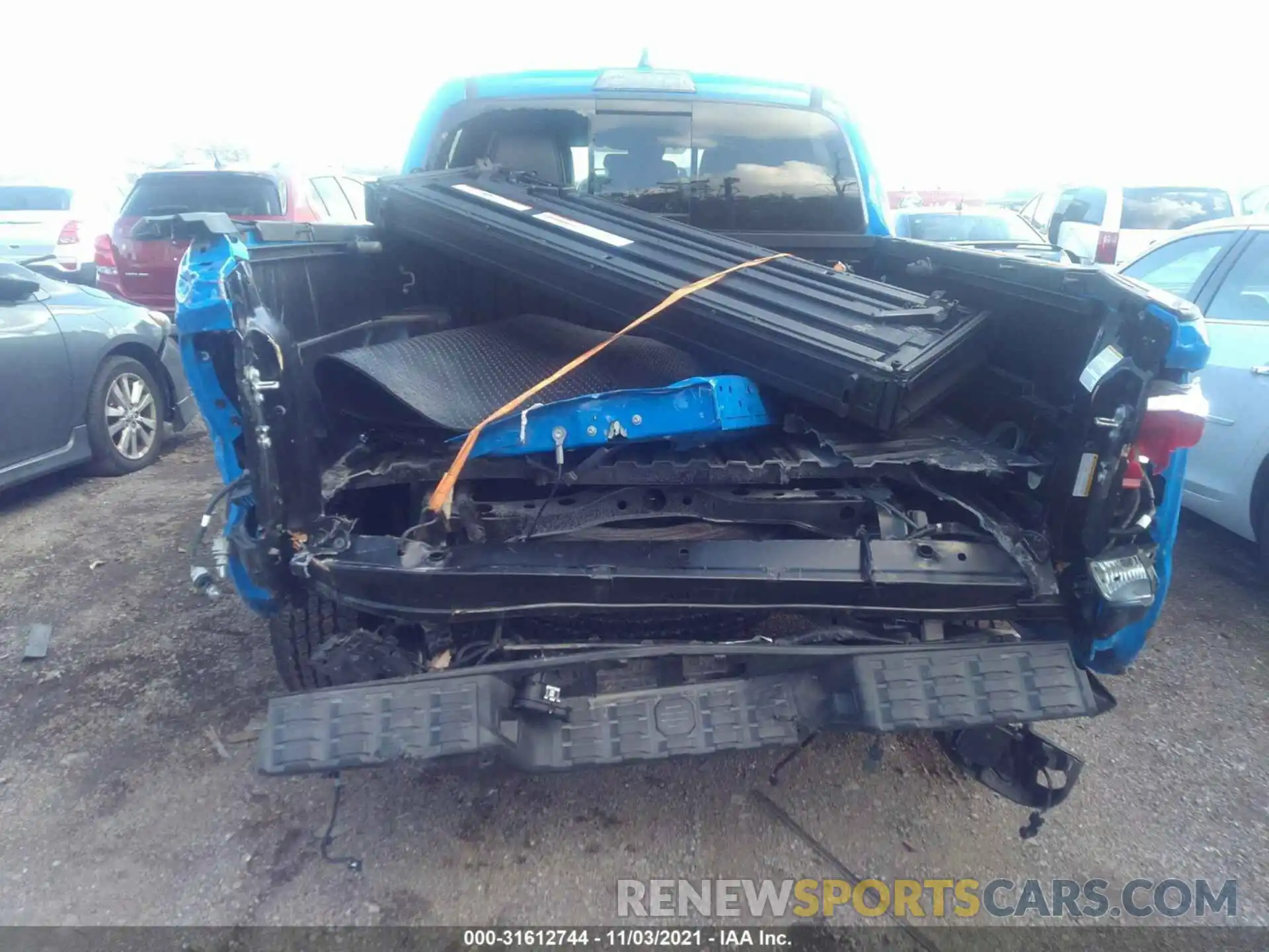 6 Photograph of a damaged car 5TFCZ5AN0LX242471 TOYOTA TACOMA 4WD 2020